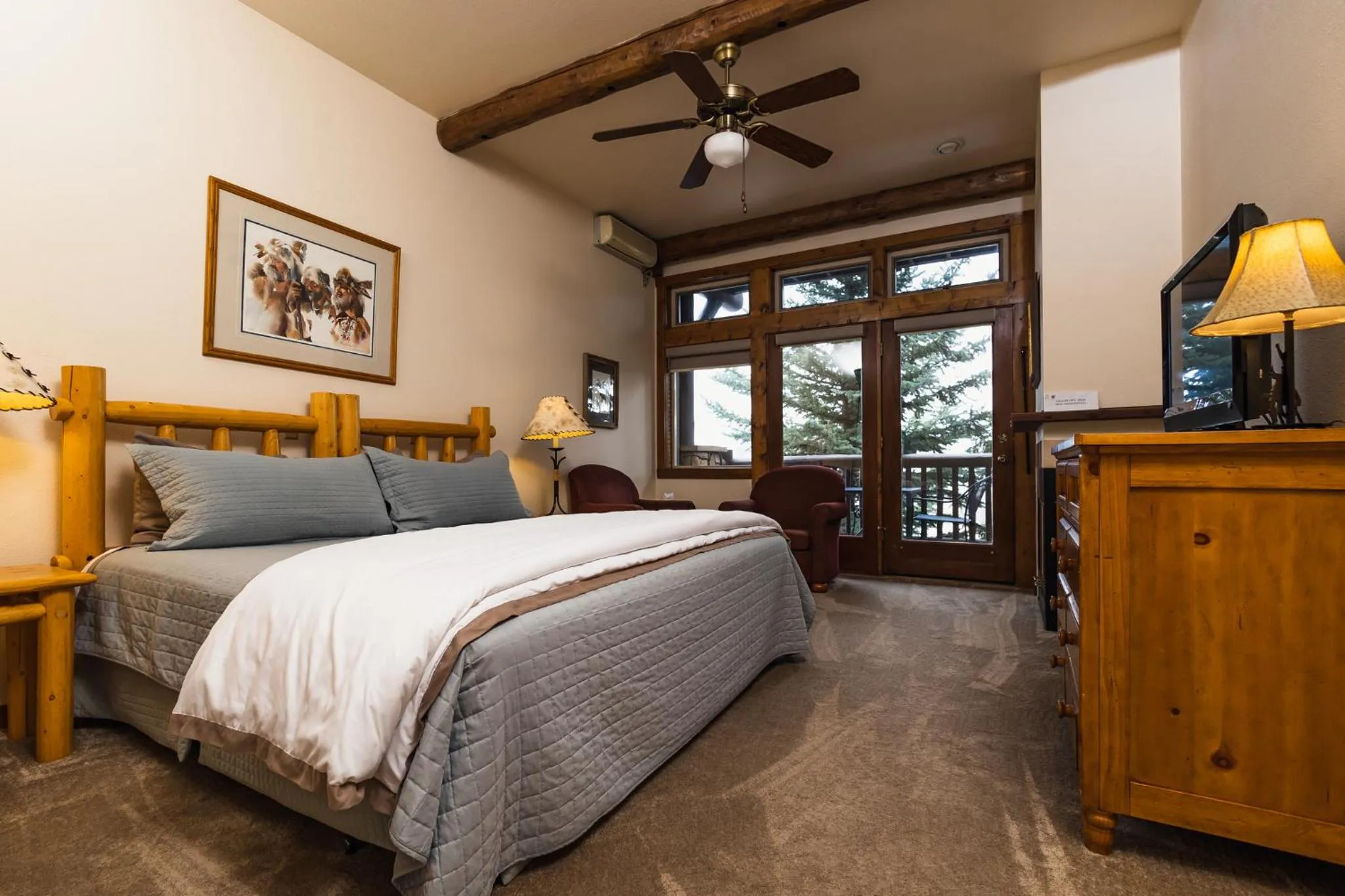 Bed in Taharaa Mountain Lodge