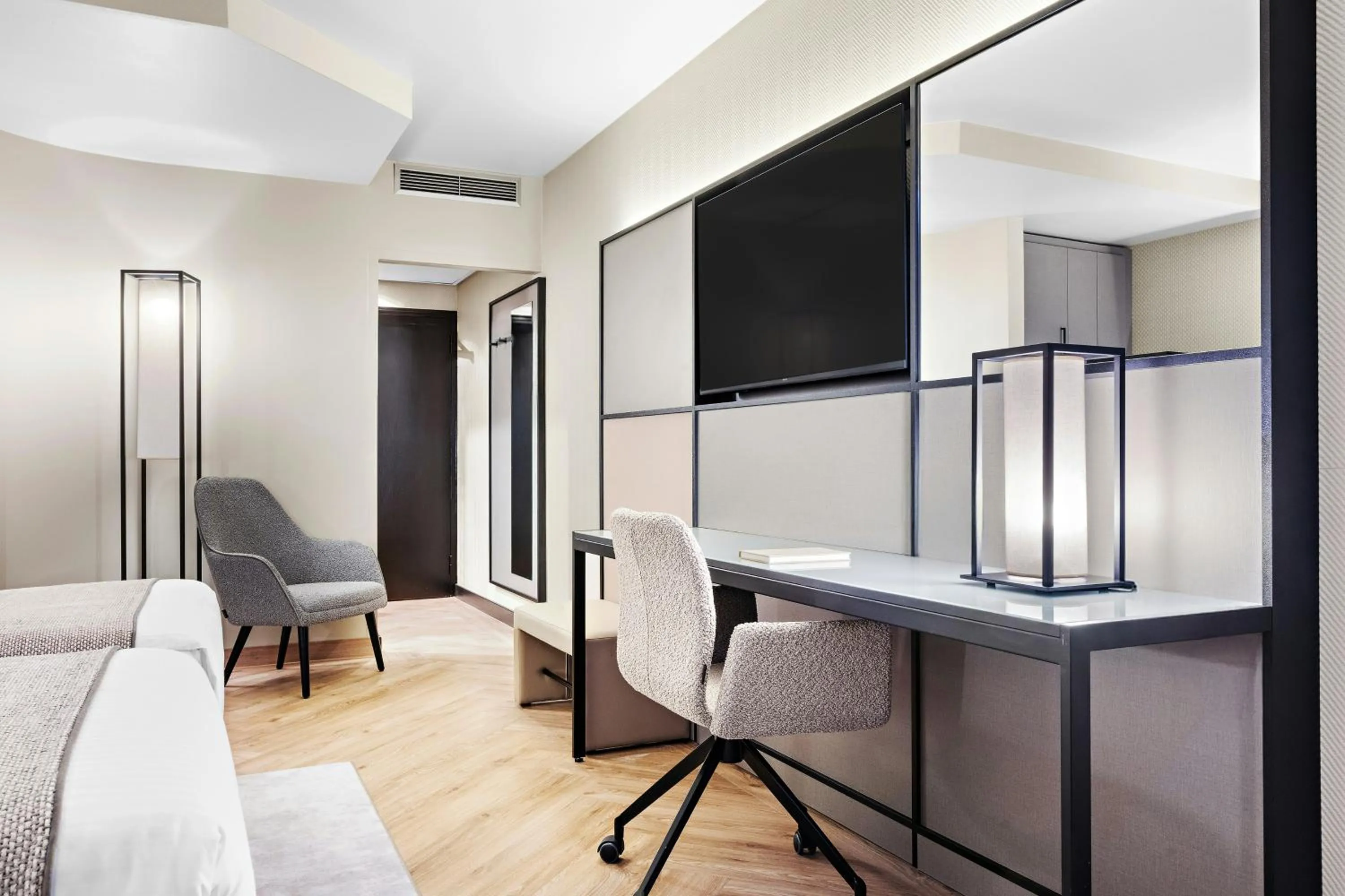 Bedroom, Bed in Leonardo Royal Hotel Frankfurt