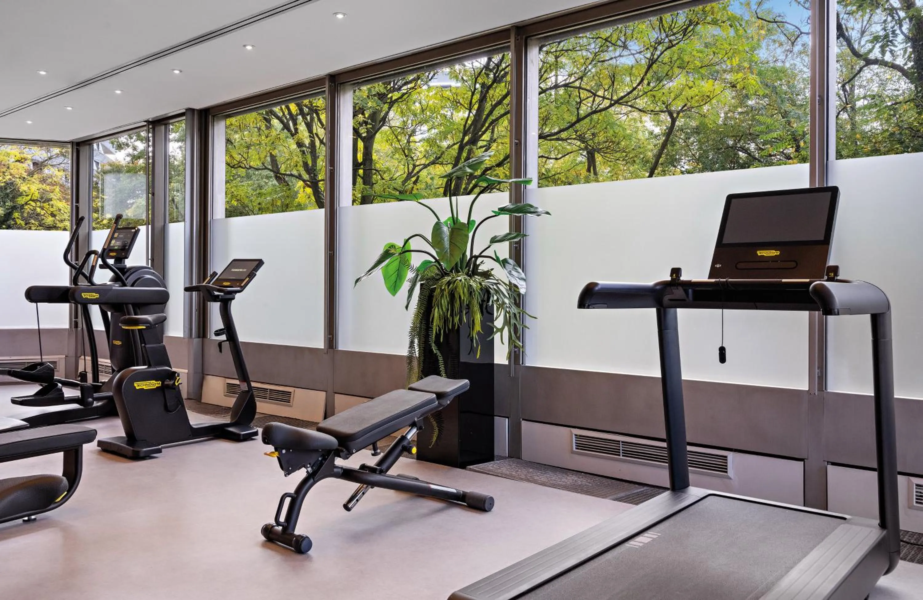 Fitness centre/facilities in Leonardo Royal Hotel Frankfurt