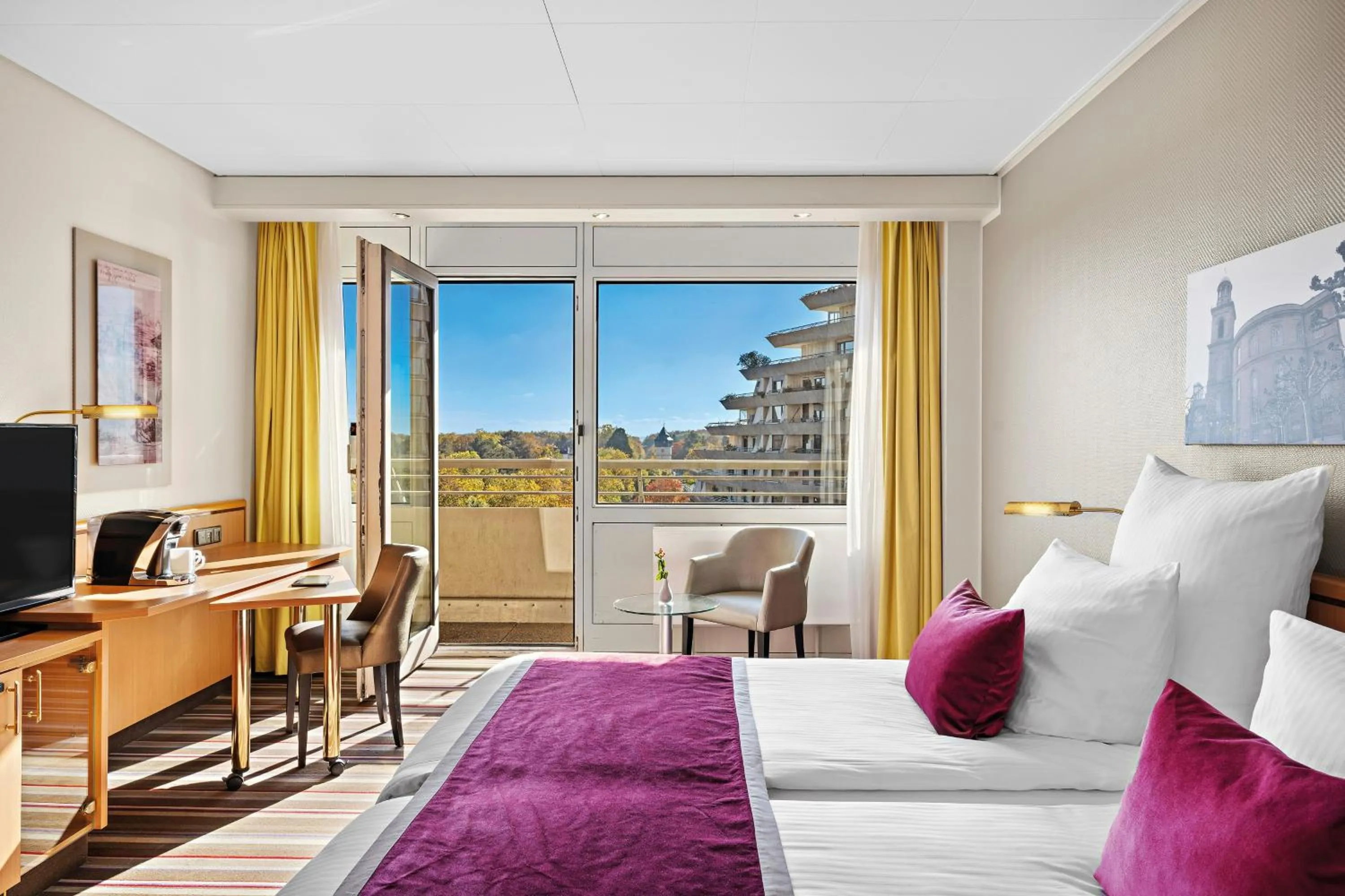 Photo of the whole room, Bed in Leonardo Royal Hotel Frankfurt