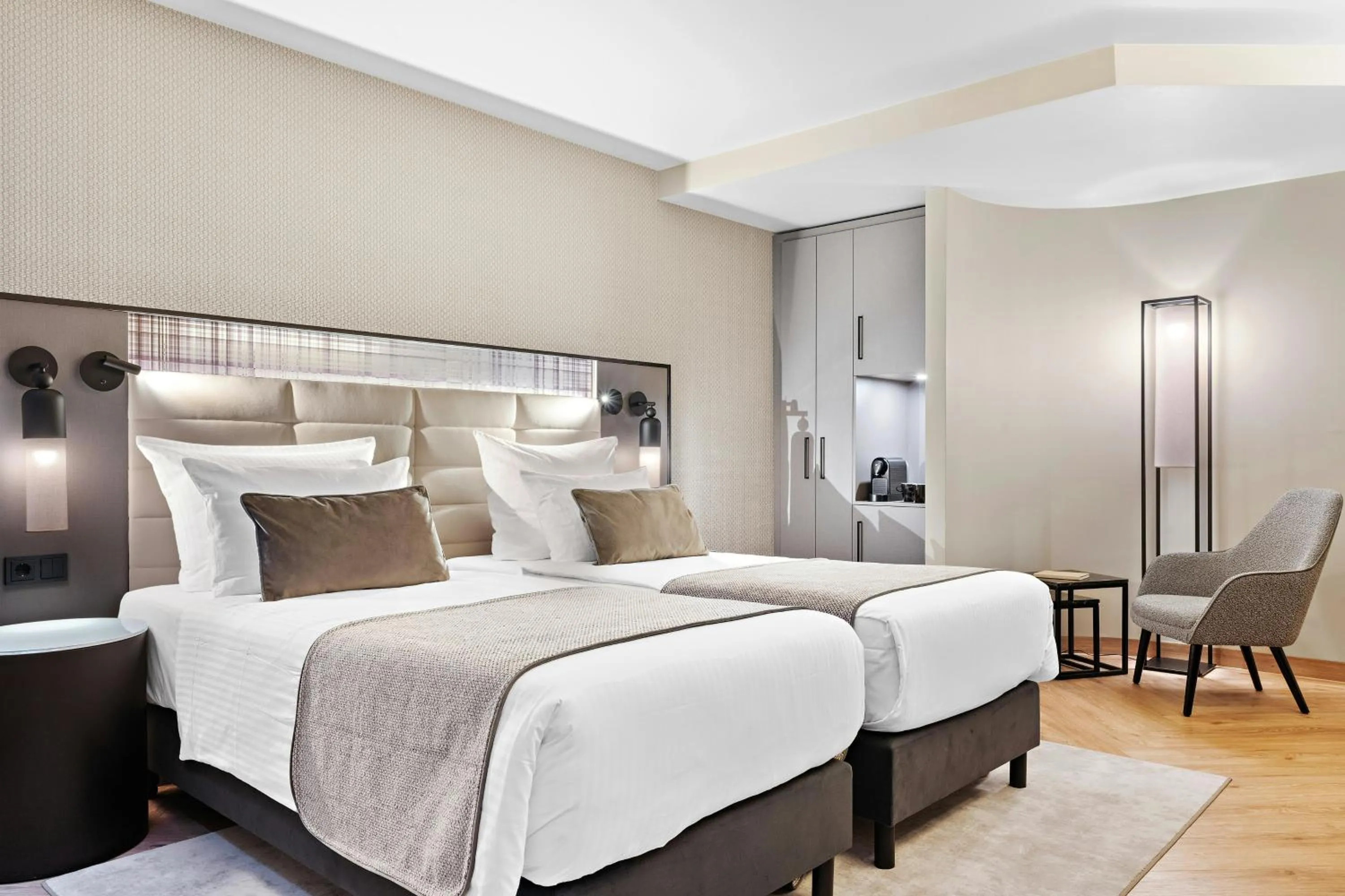 Bedroom, Bed in Leonardo Royal Hotel Frankfurt