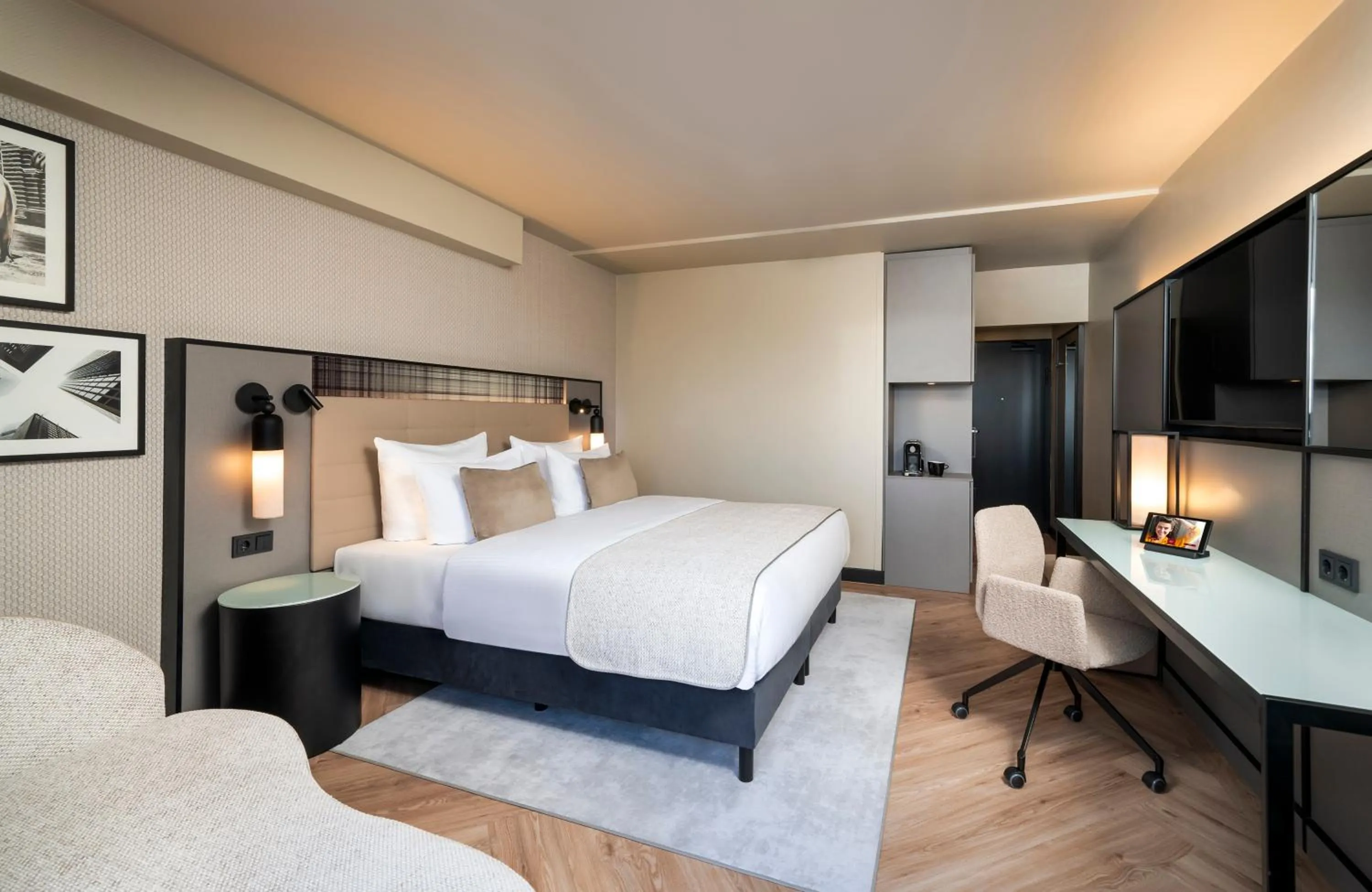 Bed in Leonardo Royal Hotel Frankfurt