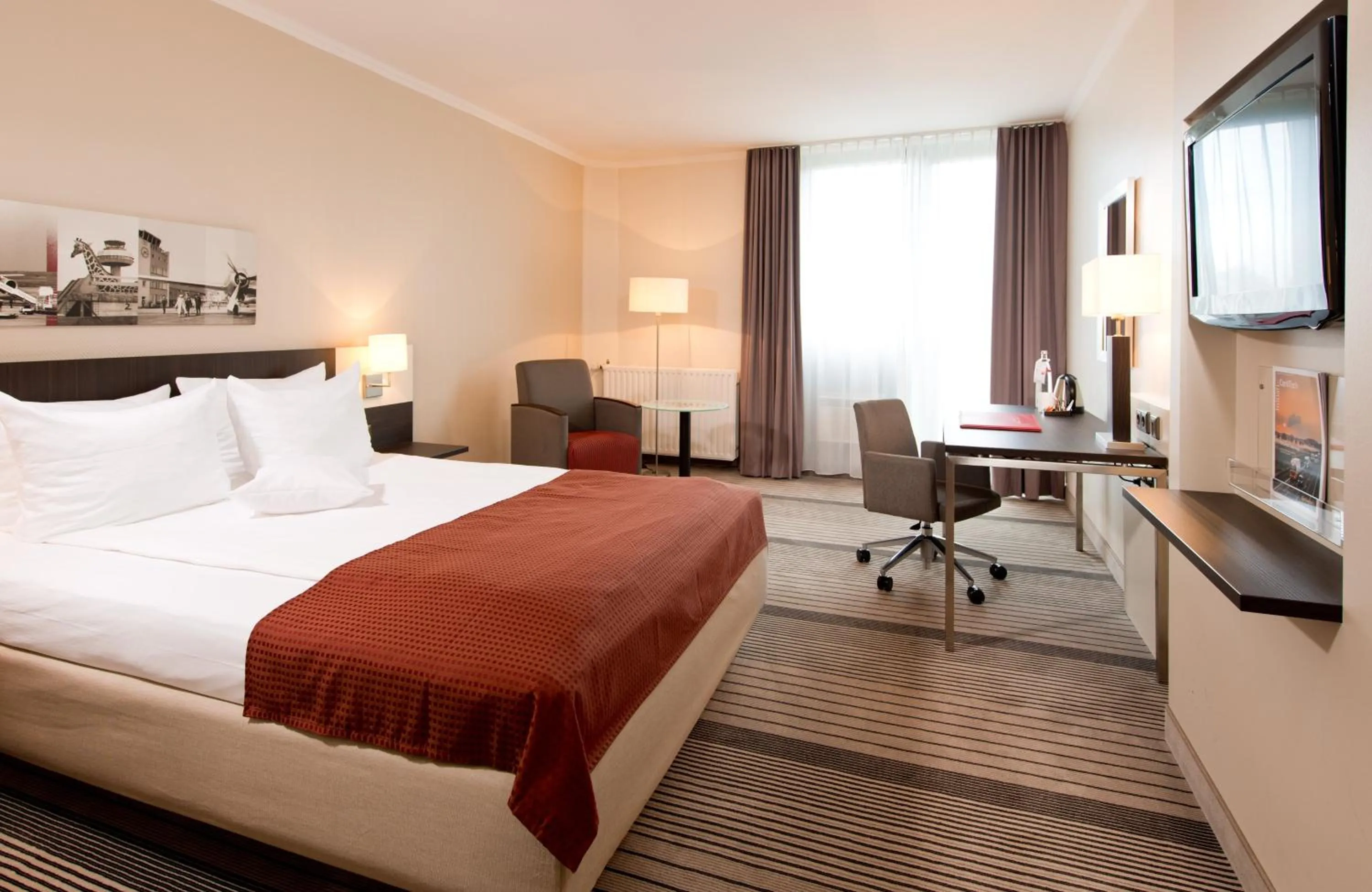 Bedroom, Bed in Leonardo Hotel Hannover Airport