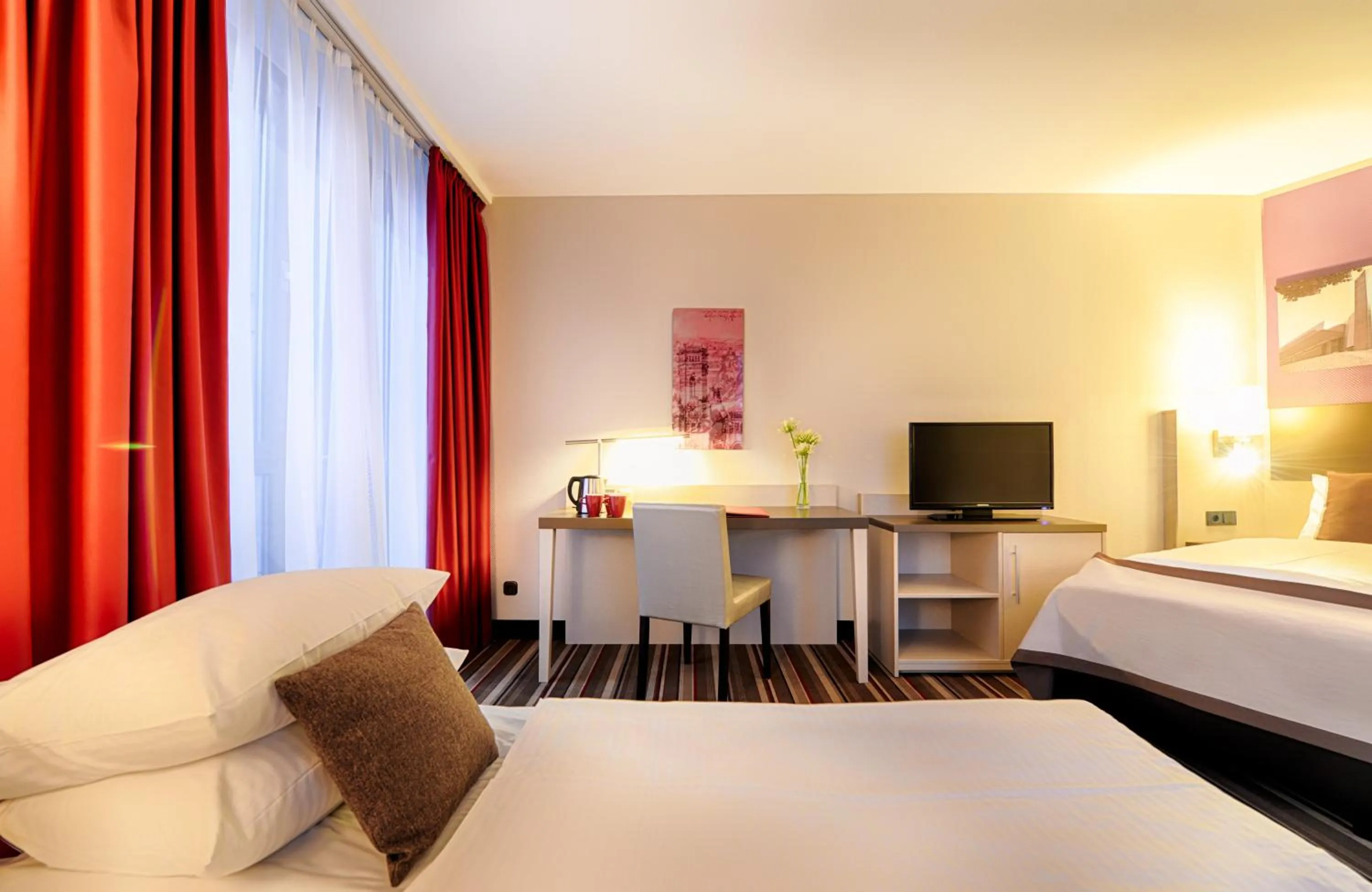 Photo of the whole room, Bed in Leonardo Hotel Hannover Airport