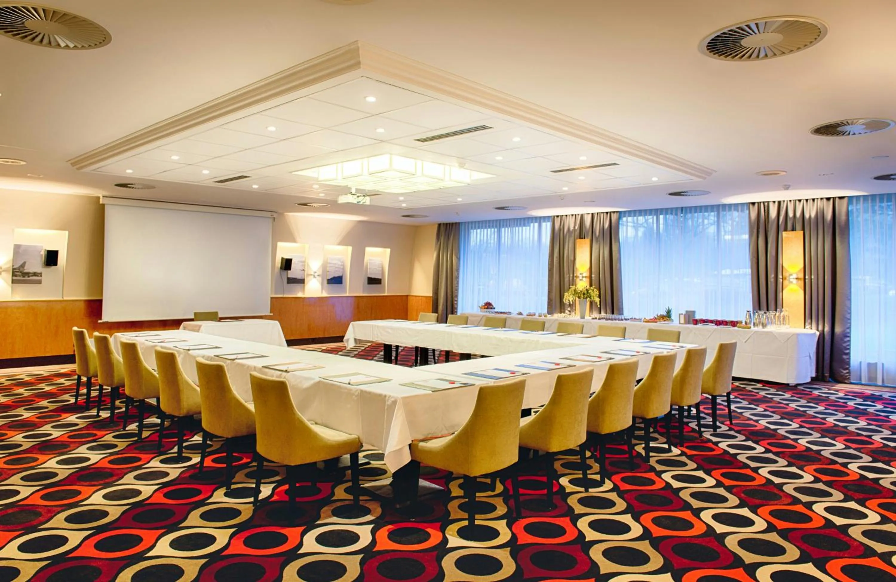 Meeting/conference room in Leonardo Hotel Hannover Airport