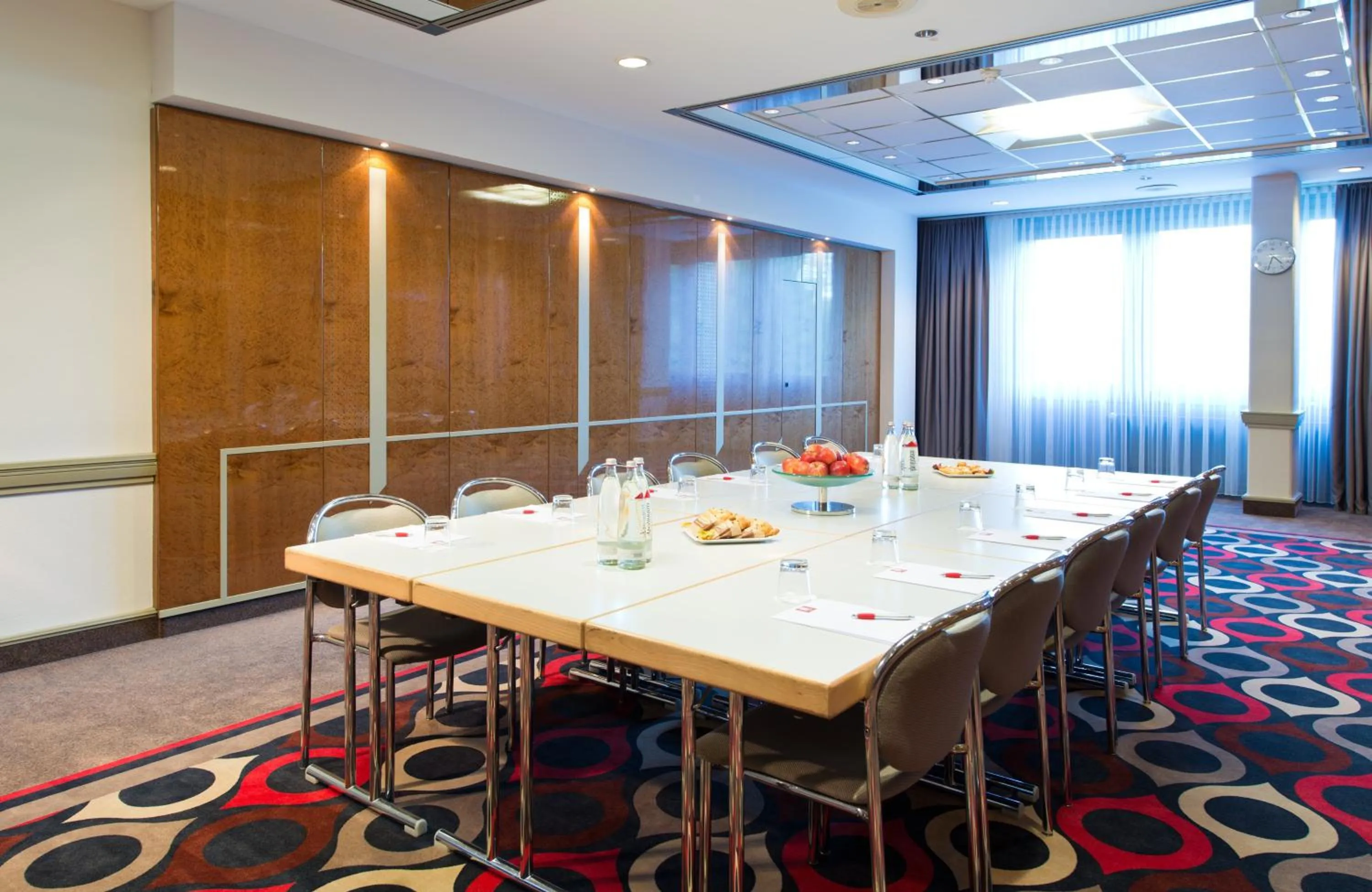 Meeting/conference room in Leonardo Hotel Hannover Airport