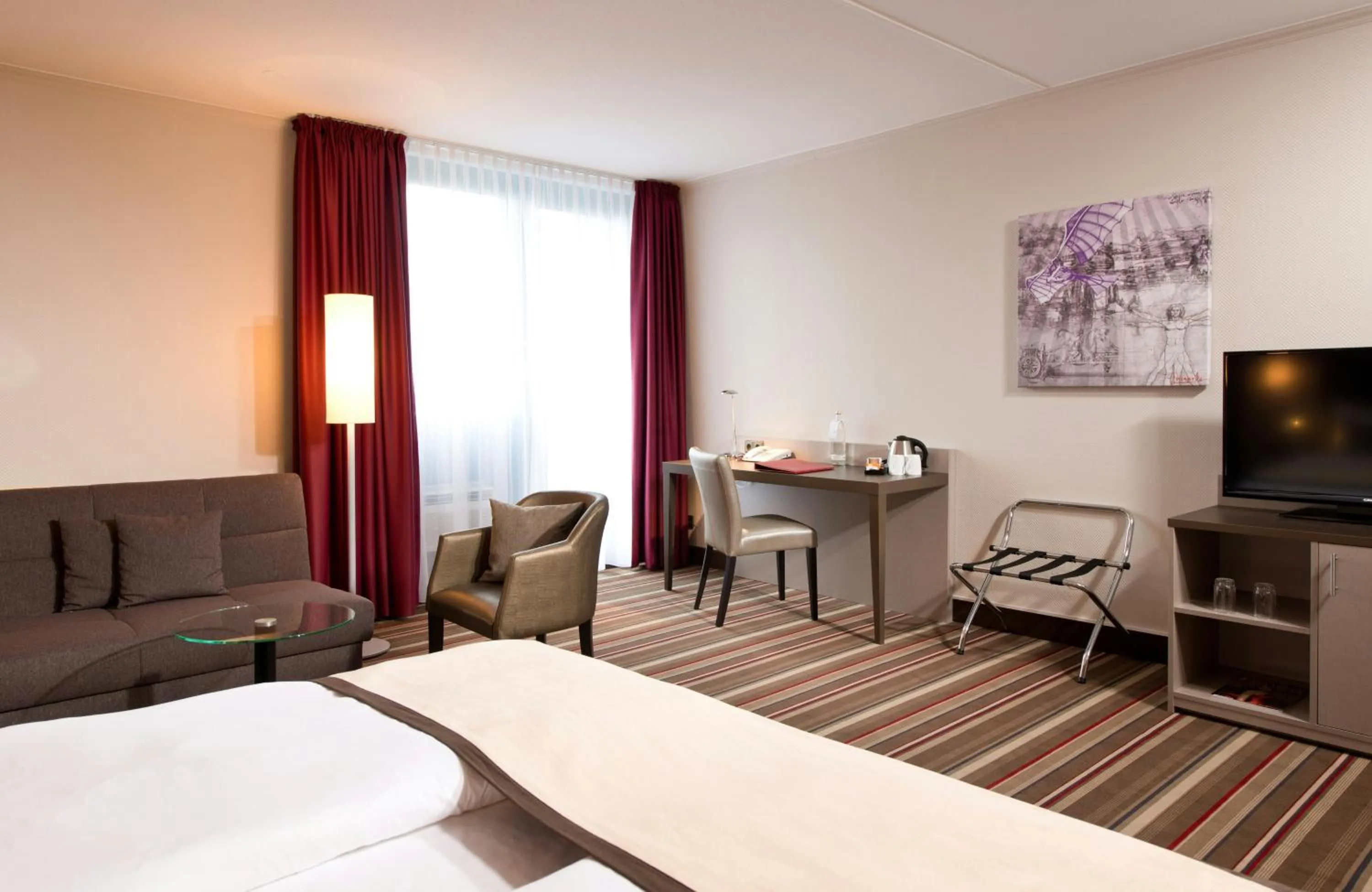 Photo of the whole room, Bed in Leonardo Hotel Hannover Airport