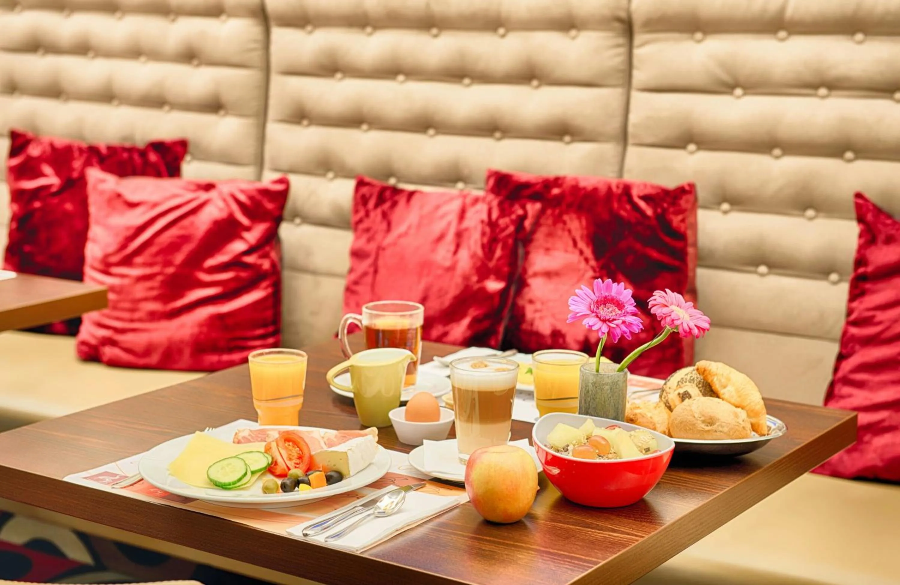 Breakfast in Leonardo Hotel Hannover Airport