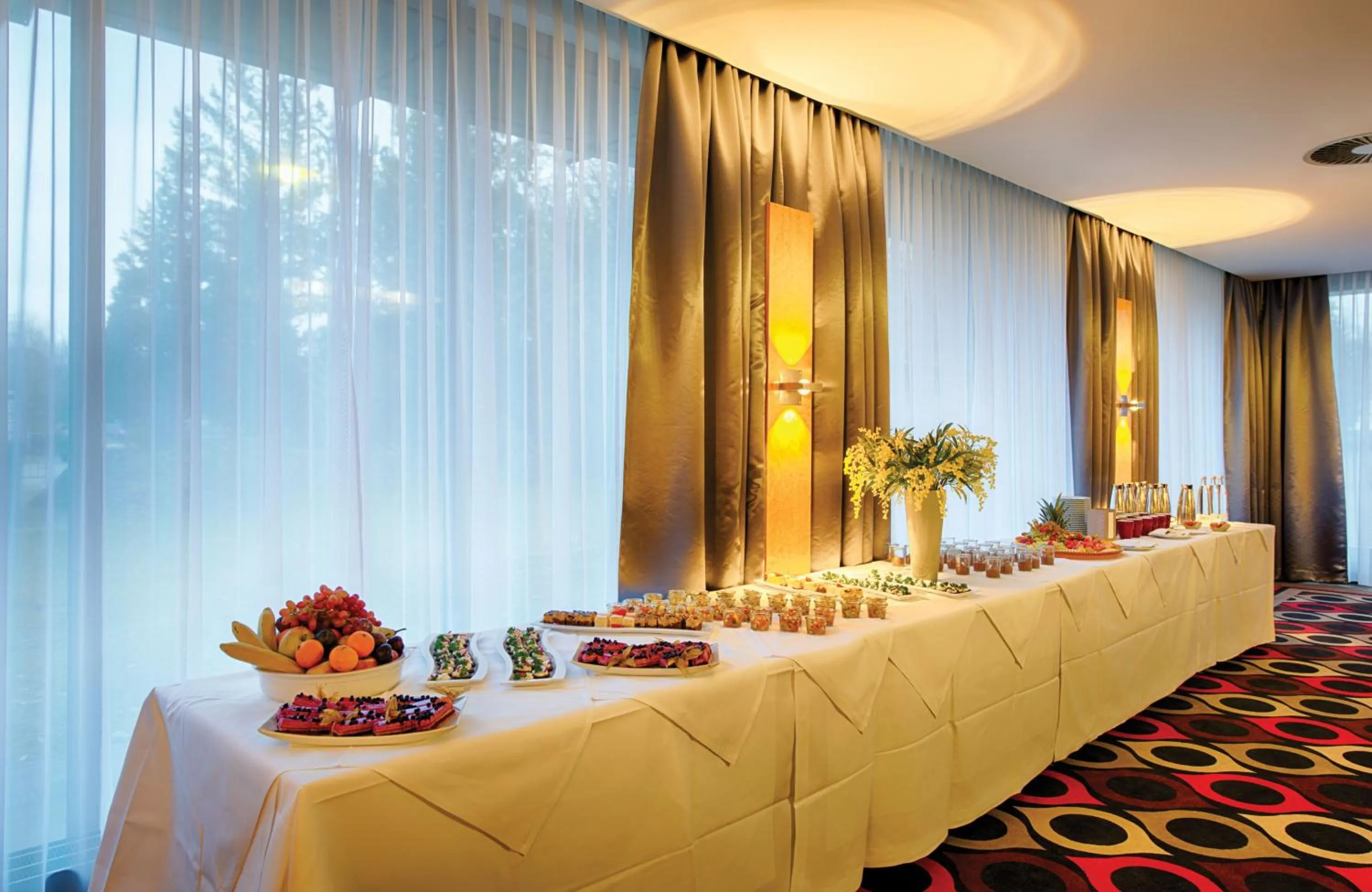 Meeting/conference room in Leonardo Hotel Hannover Airport