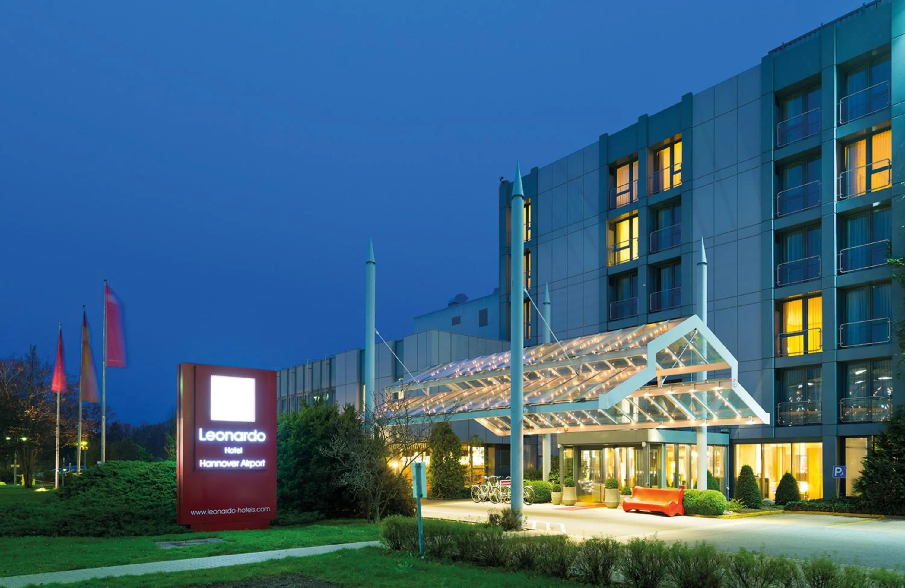 Facade/entrance in Leonardo Hotel Hannover Airport