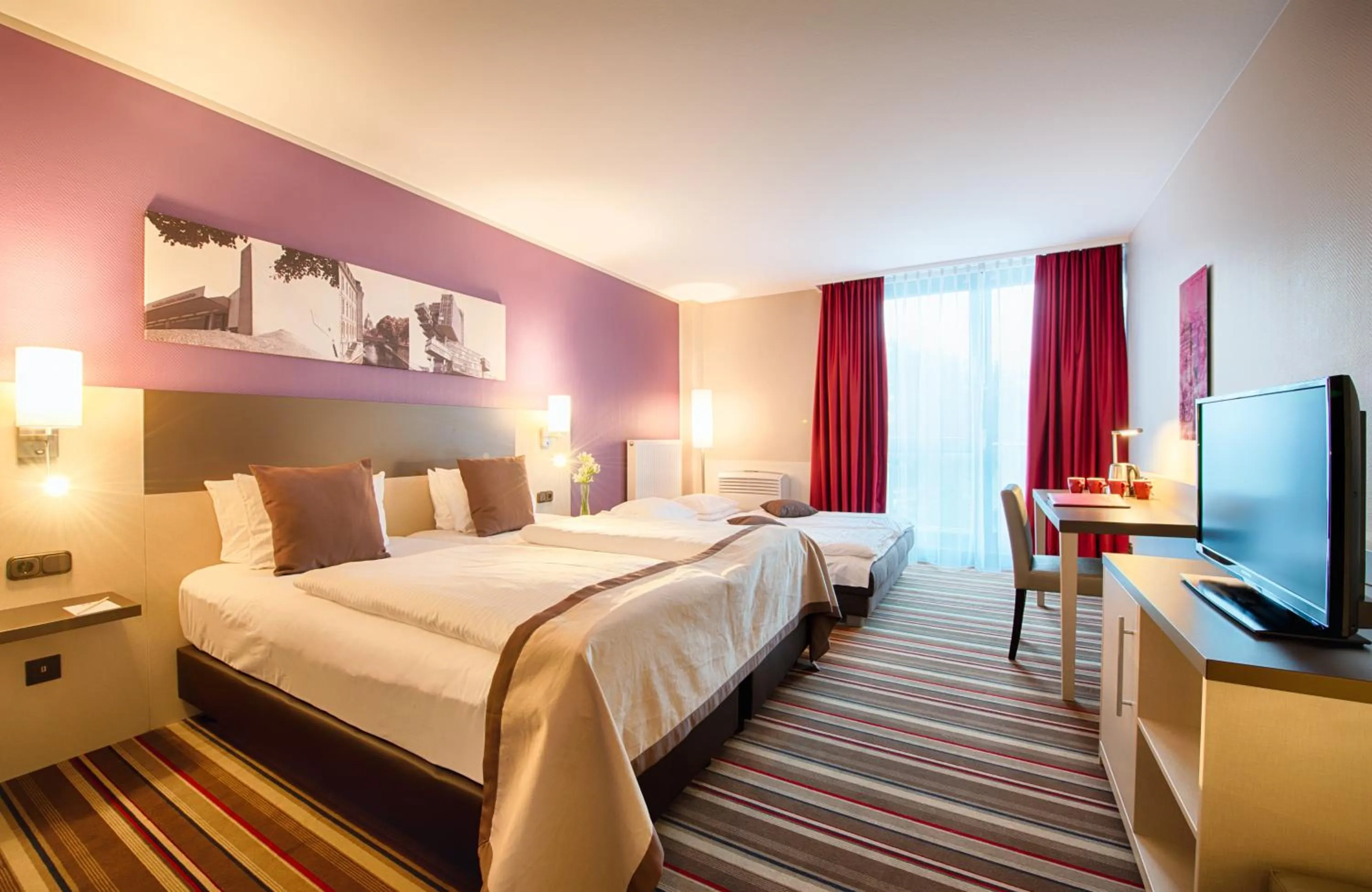 Photo of the whole room, Bed in Leonardo Hotel Hannover Airport