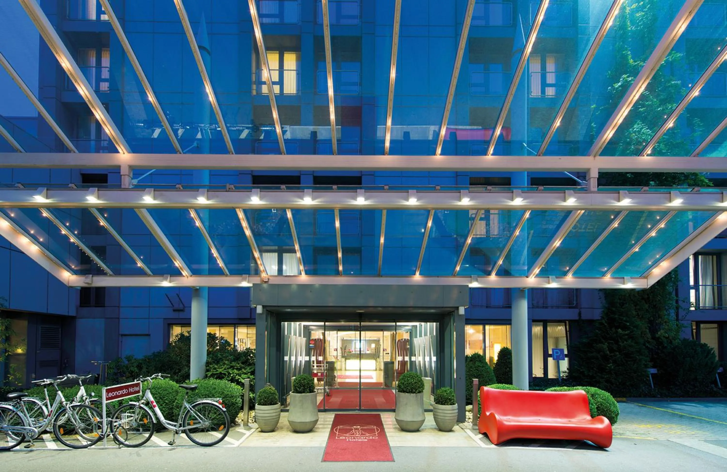 Facade/entrance in Leonardo Hotel Hannover Airport