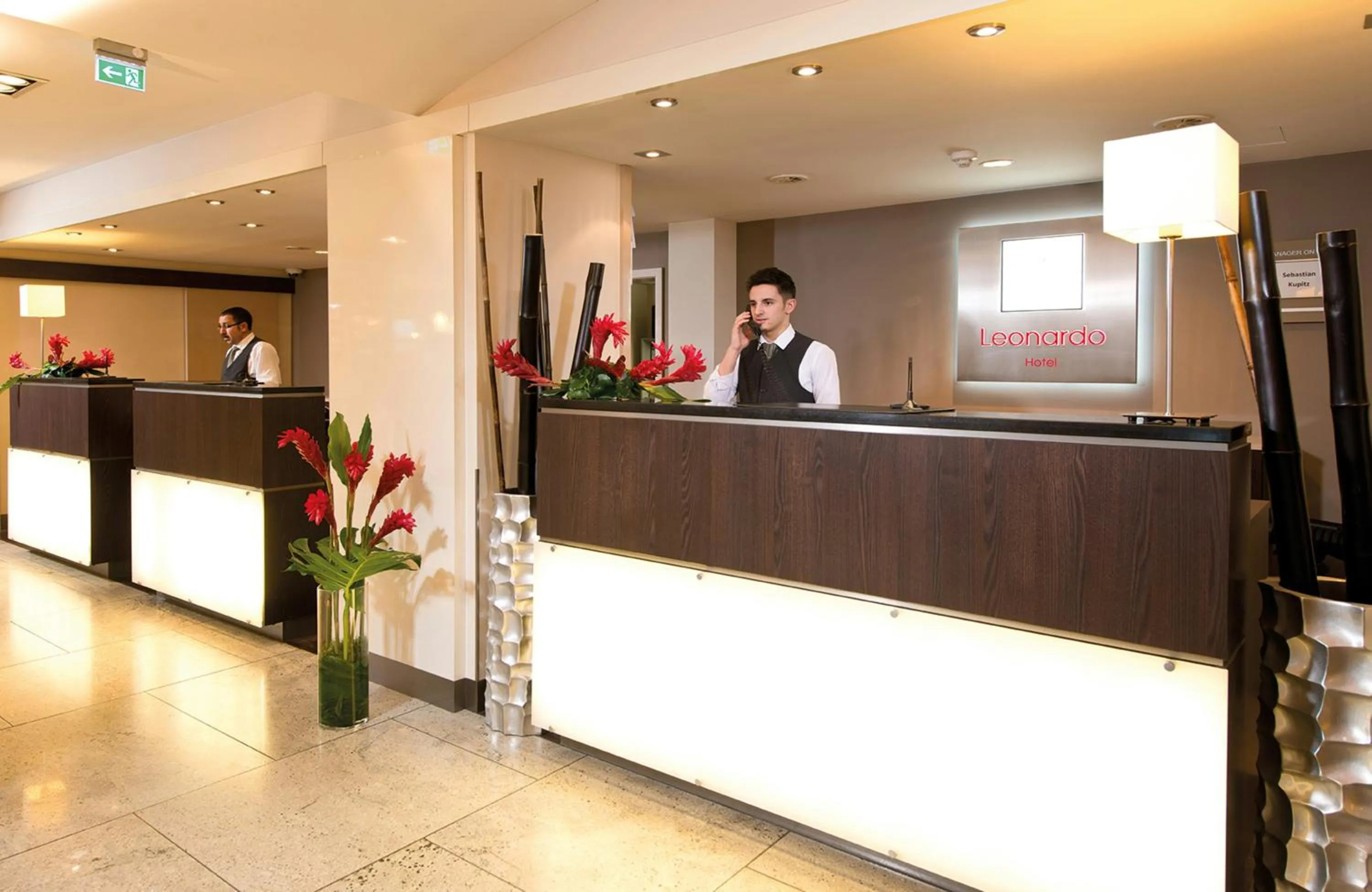 Lobby or reception in Leonardo Hotel Hannover Airport