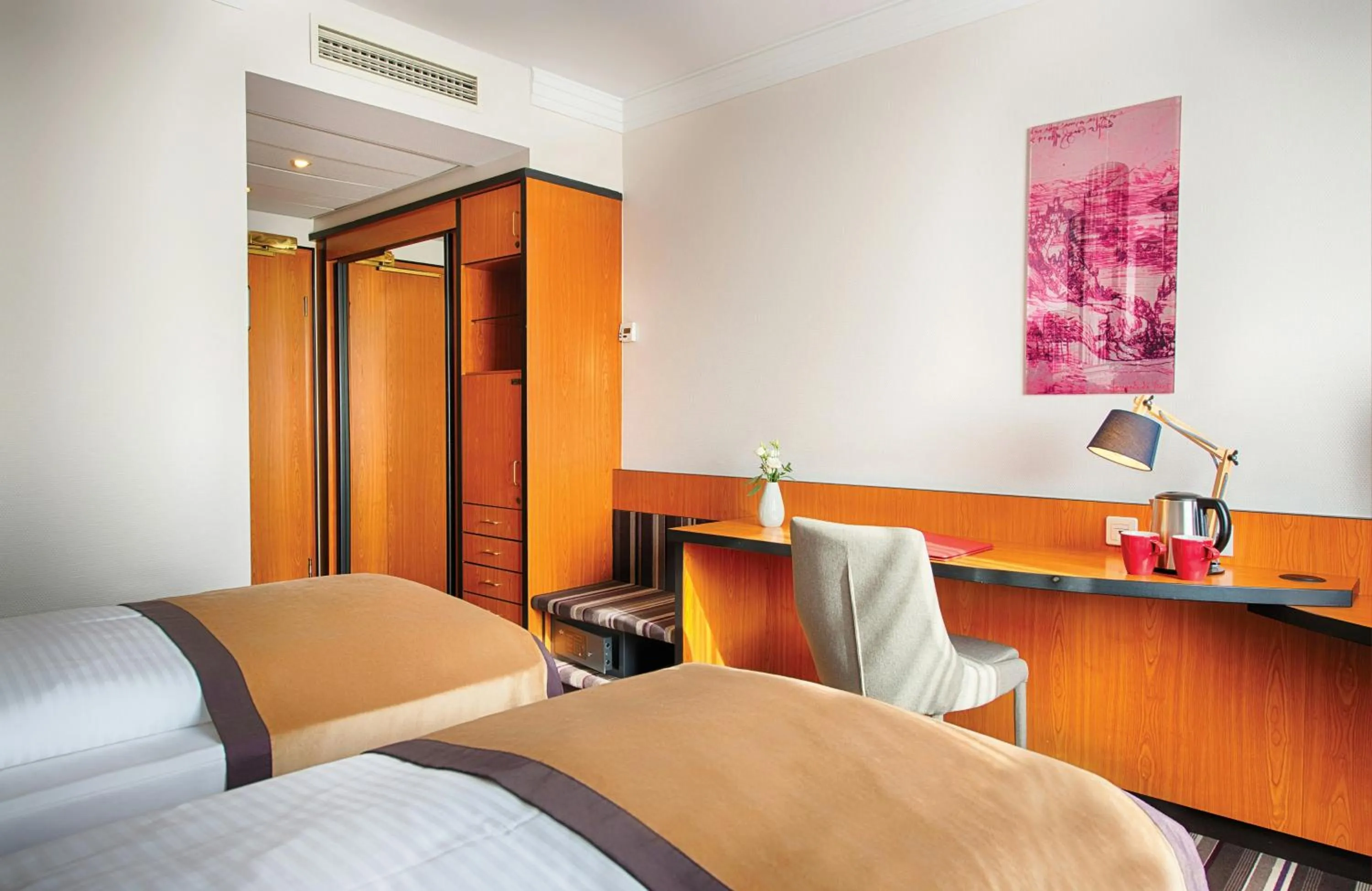 Photo of the whole room, Bed in Leonardo Hotel Heidelberg