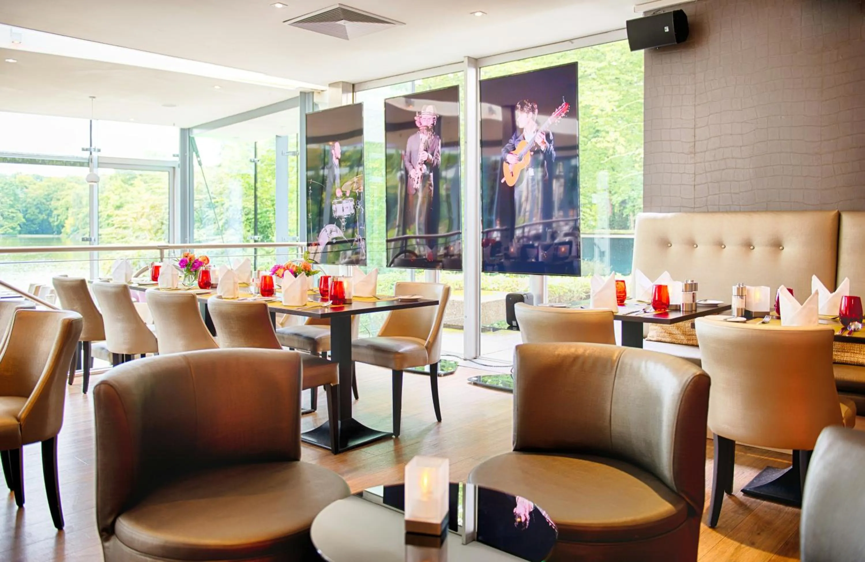 Restaurant/places to eat in Leonardo Royal Hotel Köln - Am Stadtwald