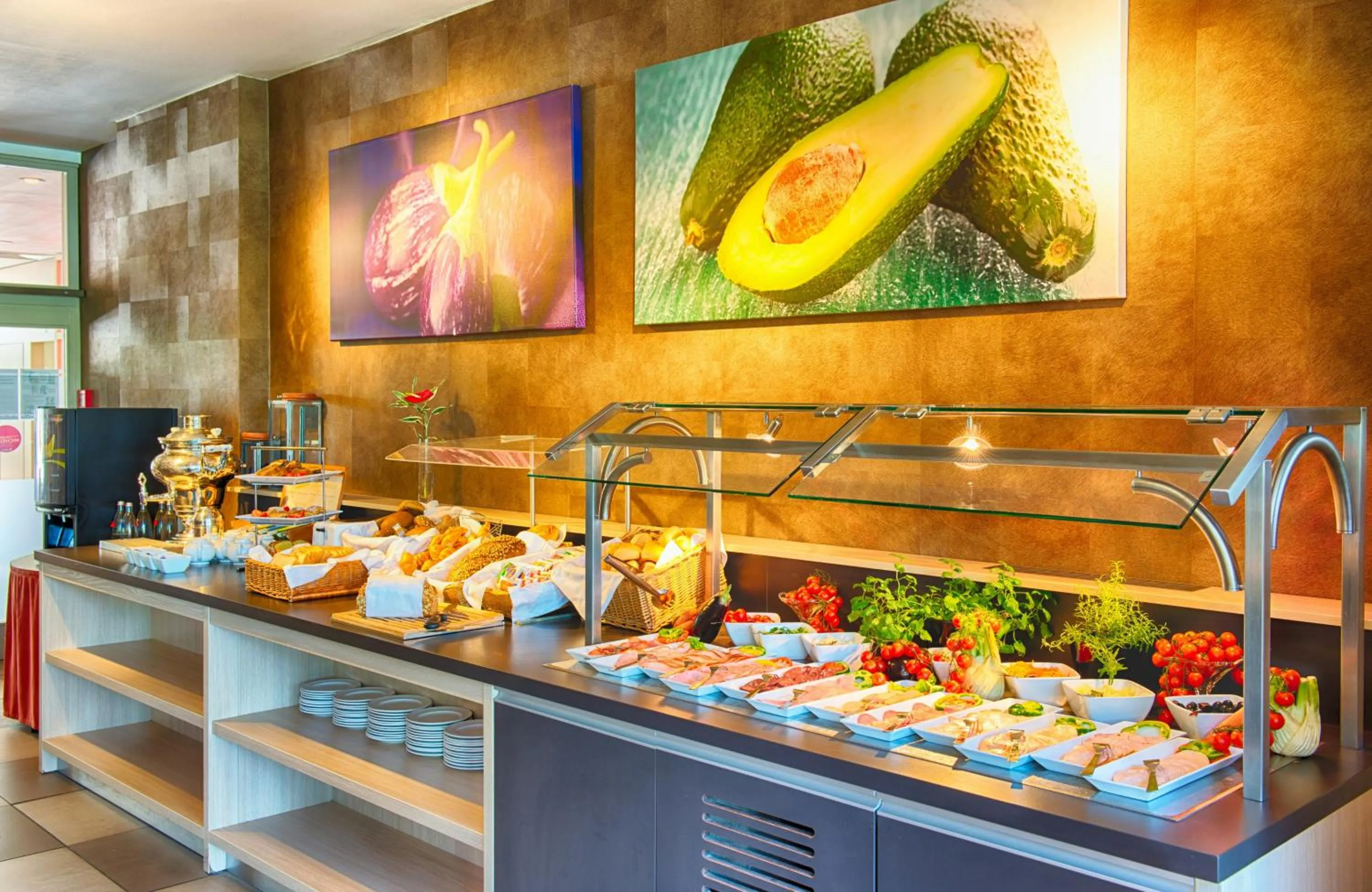 Buffet breakfast in Leonardo Royal Hotel Köln - Am Stadtwald