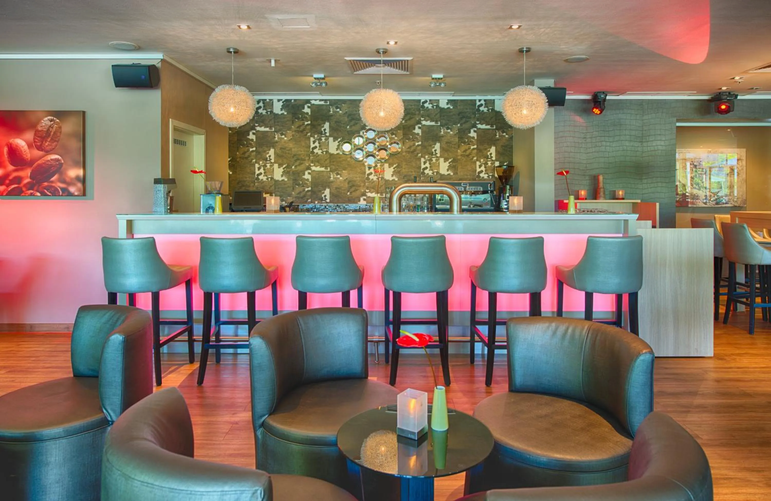 Lobby or reception in Leonardo Royal Hotel Köln - Am Stadtwald