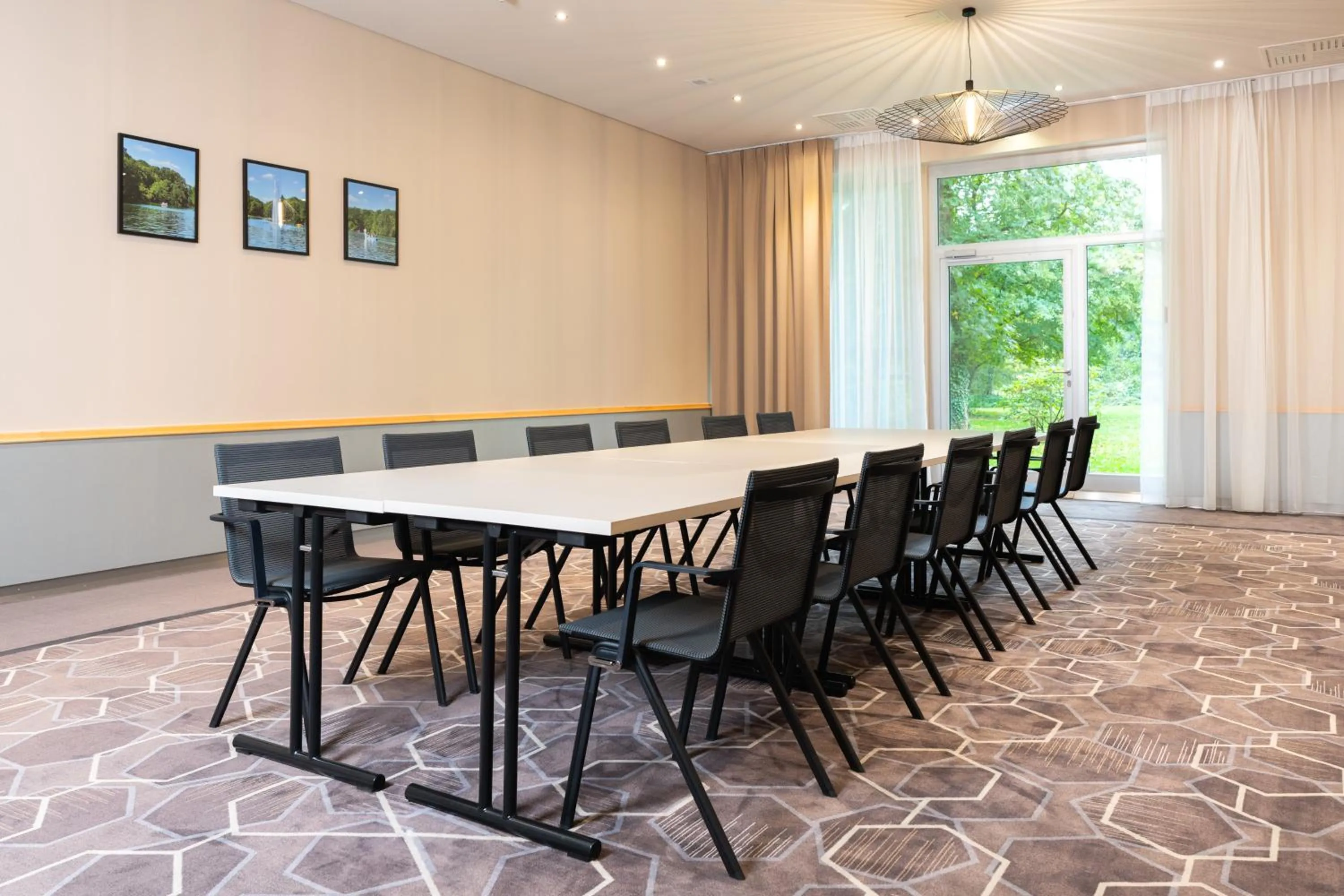 Meeting/conference room in Leonardo Royal Hotel Köln - Am Stadtwald