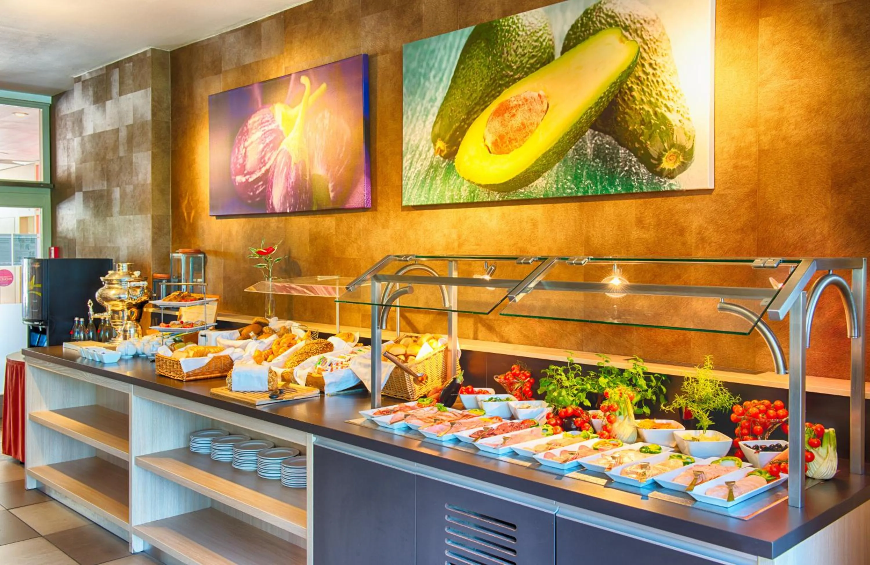 Buffet breakfast in Leonardo Royal Hotel Köln - Am Stadtwald