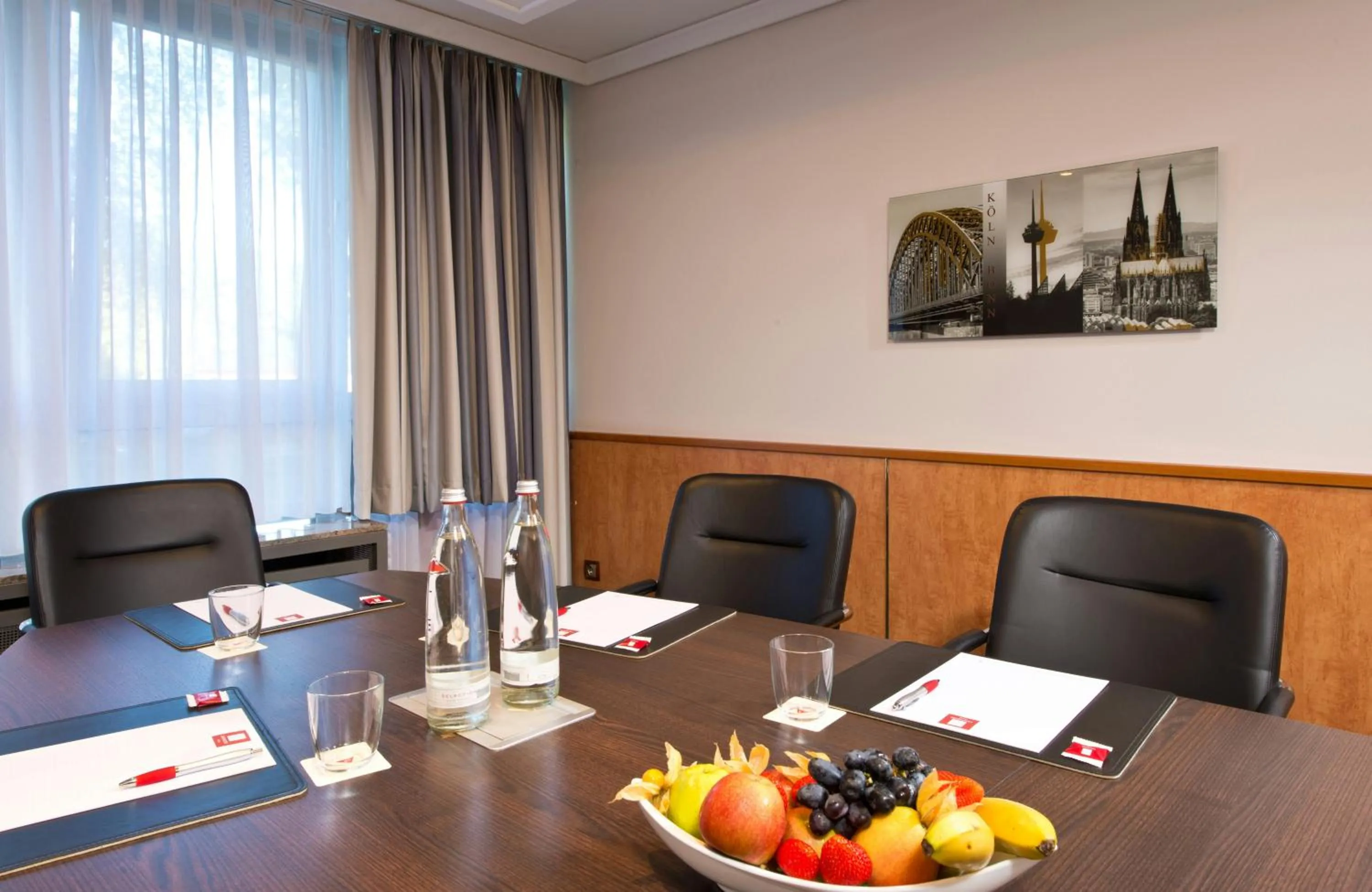 Meeting/conference room in Leonardo Hotel Köln Bonn Airport
