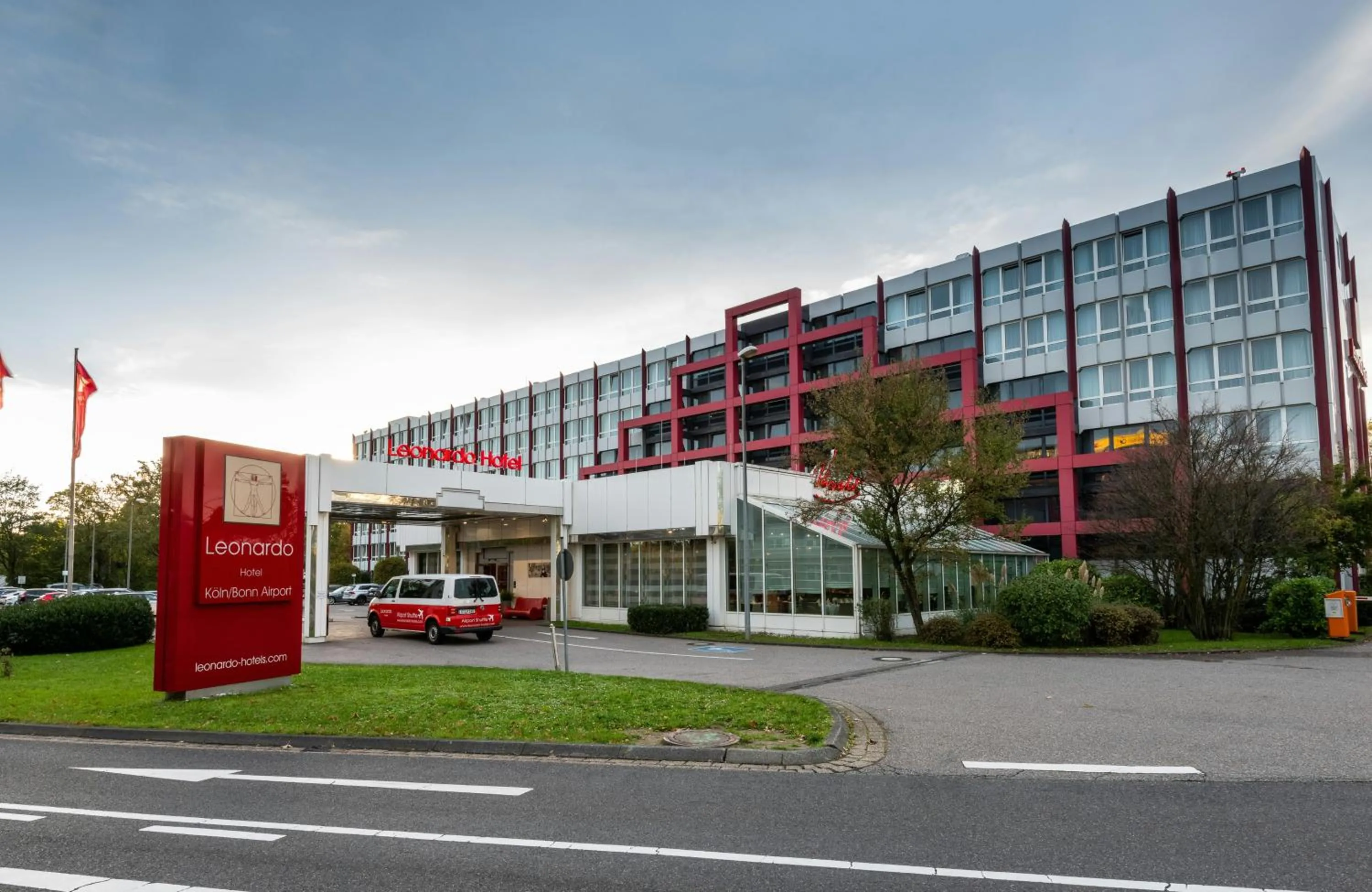Property building in Leonardo Hotel Köln Bonn Airport