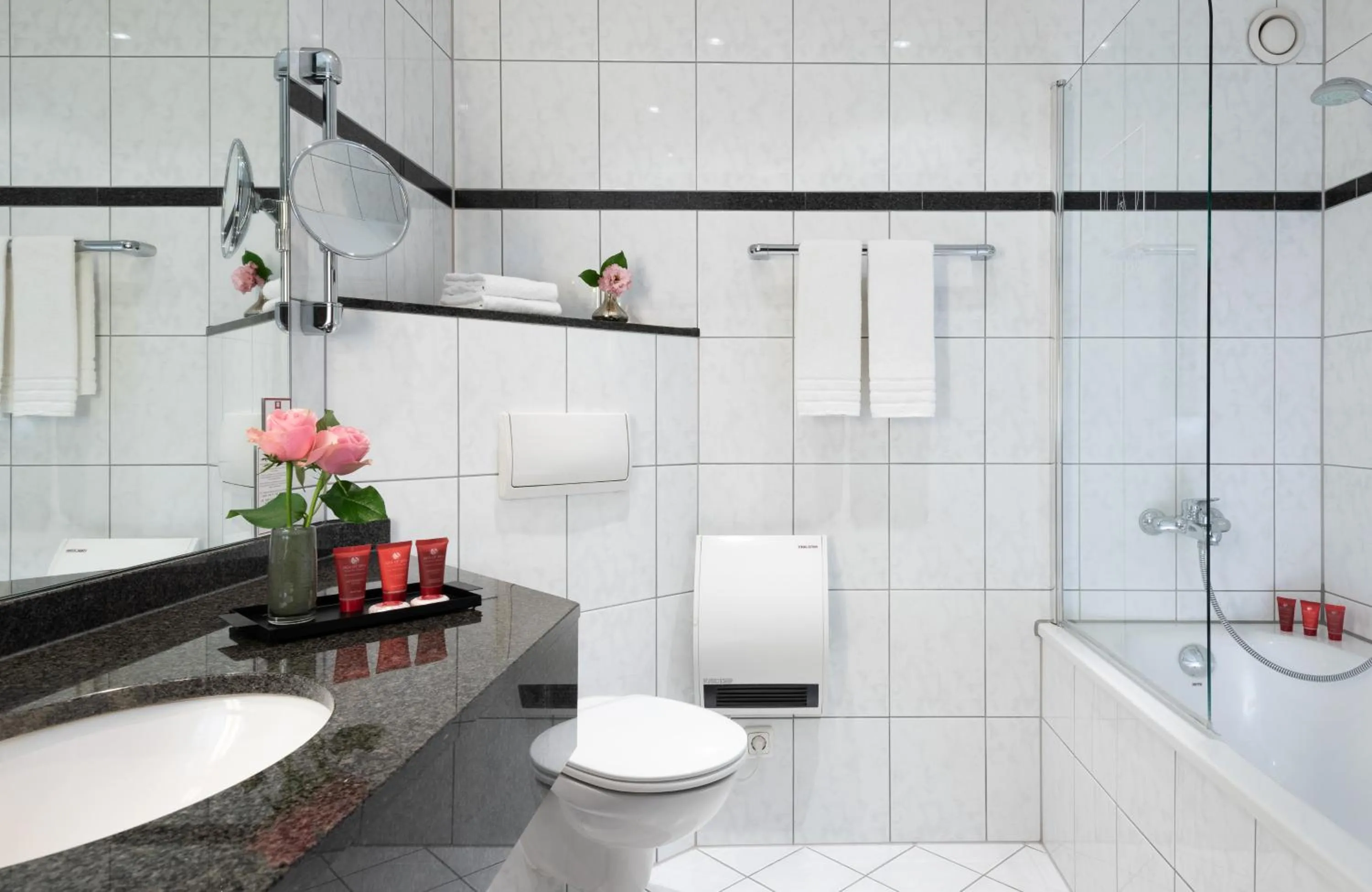 Bathroom in Leonardo Hotel Köln Bonn Airport