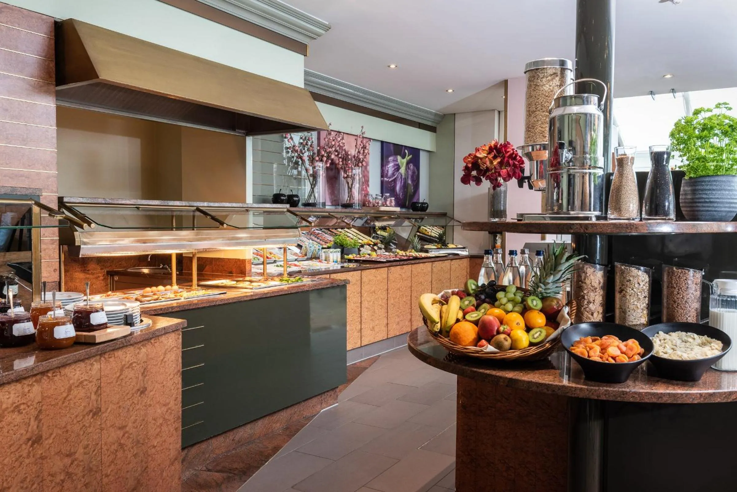 Buffet breakfast in Leonardo Hotel Köln Bonn Airport