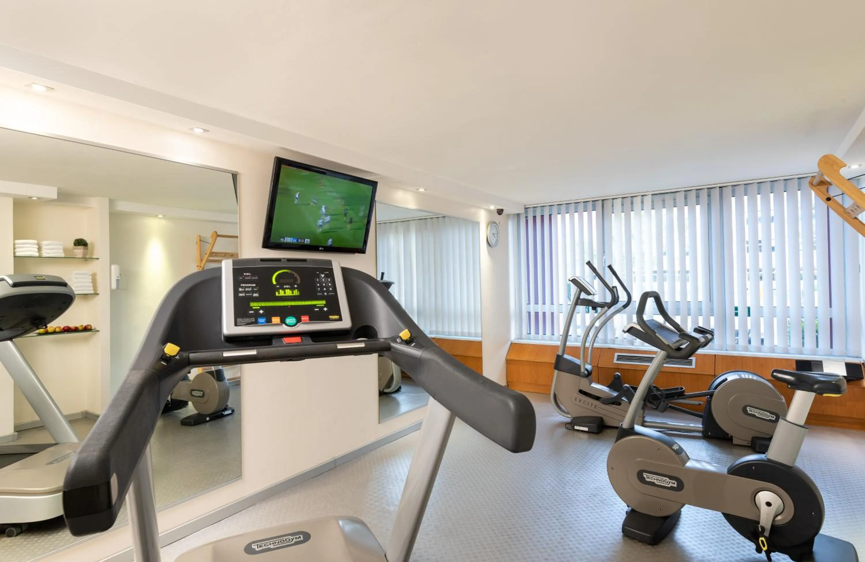 Fitness centre/facilities in Leonardo Hotel Köln Bonn Airport