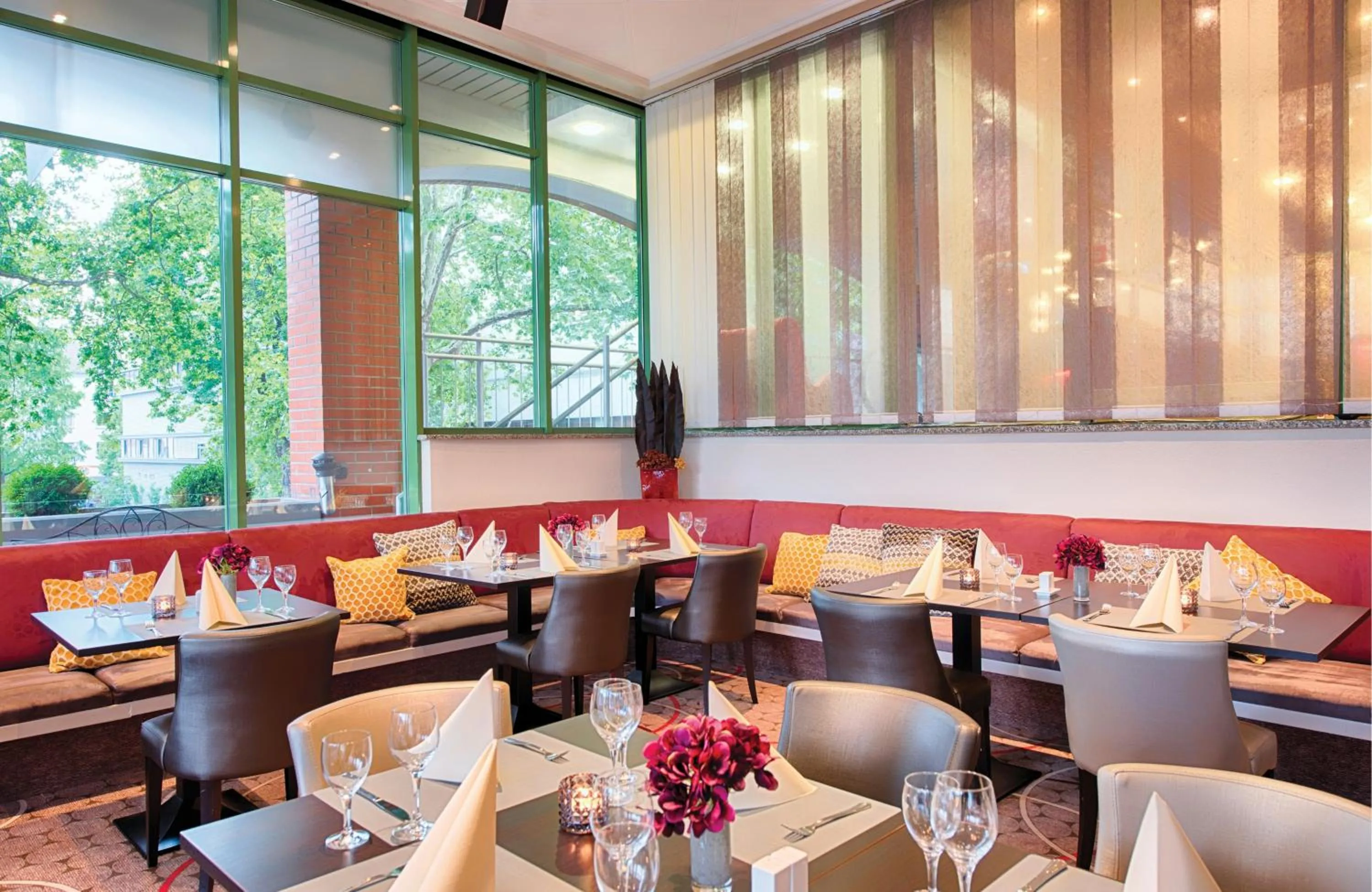 Restaurant/places to eat in Leonardo Hotel Mannheim City Center