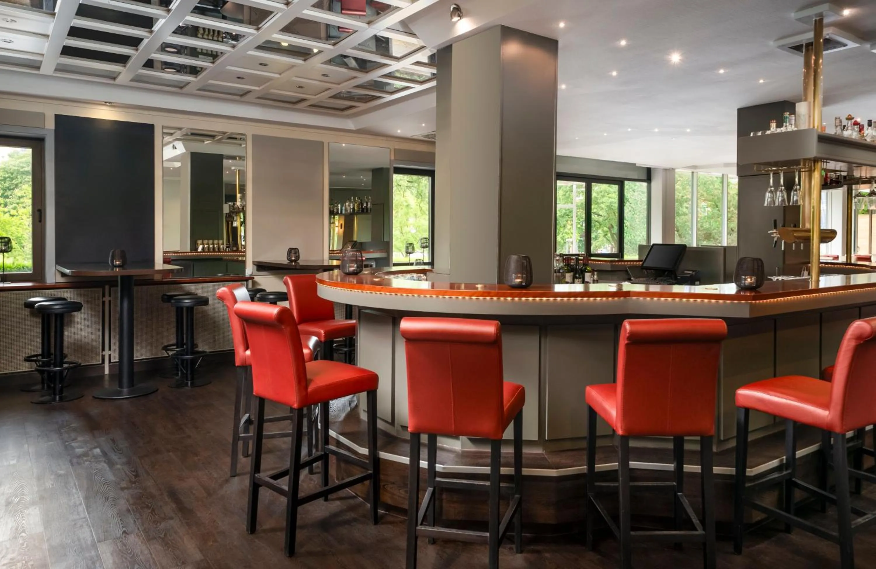 Lounge or bar in Leonardo Hotel Mönchengladbach