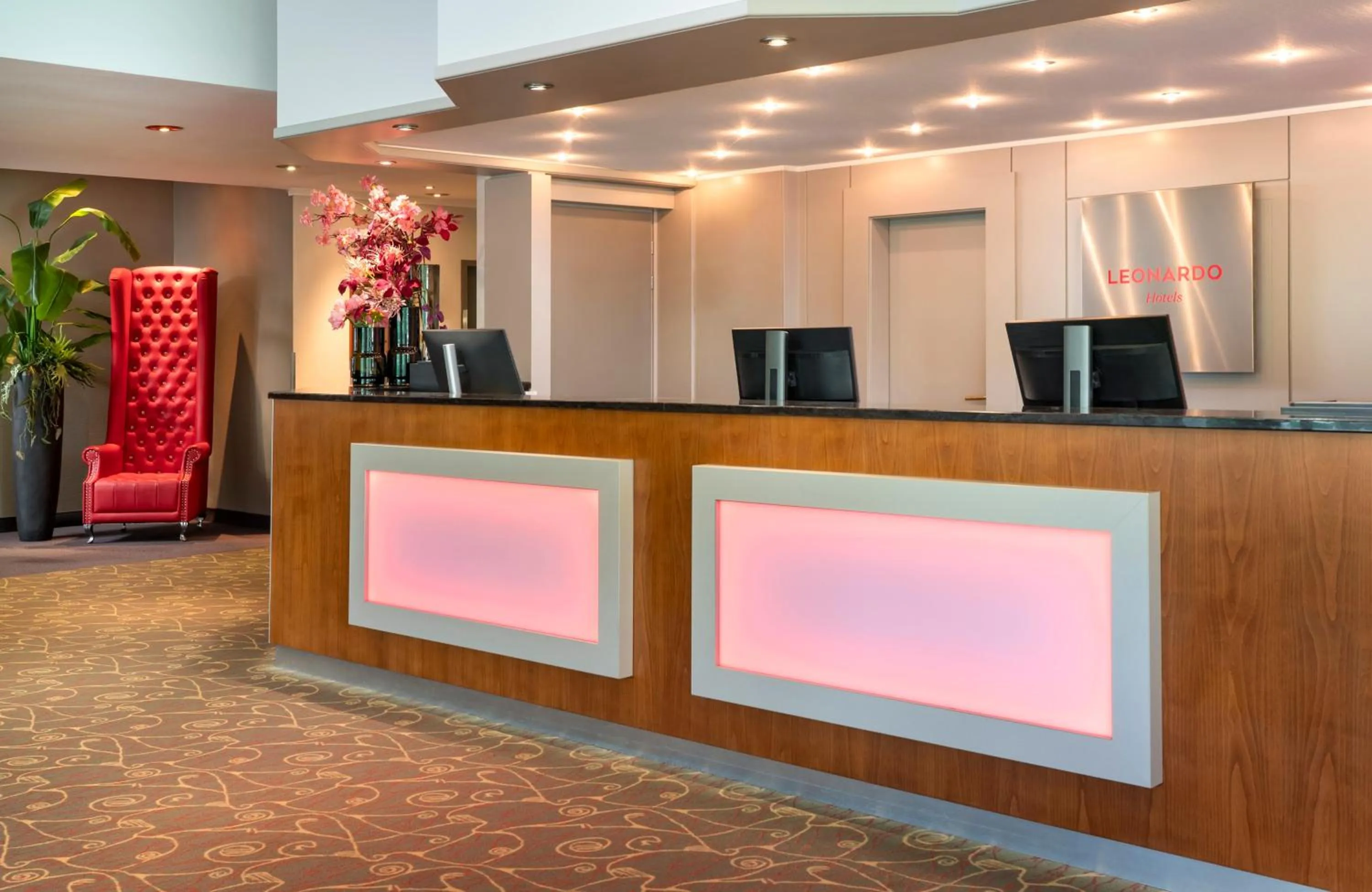 Lobby or reception in Leonardo Hotel Mönchengladbach