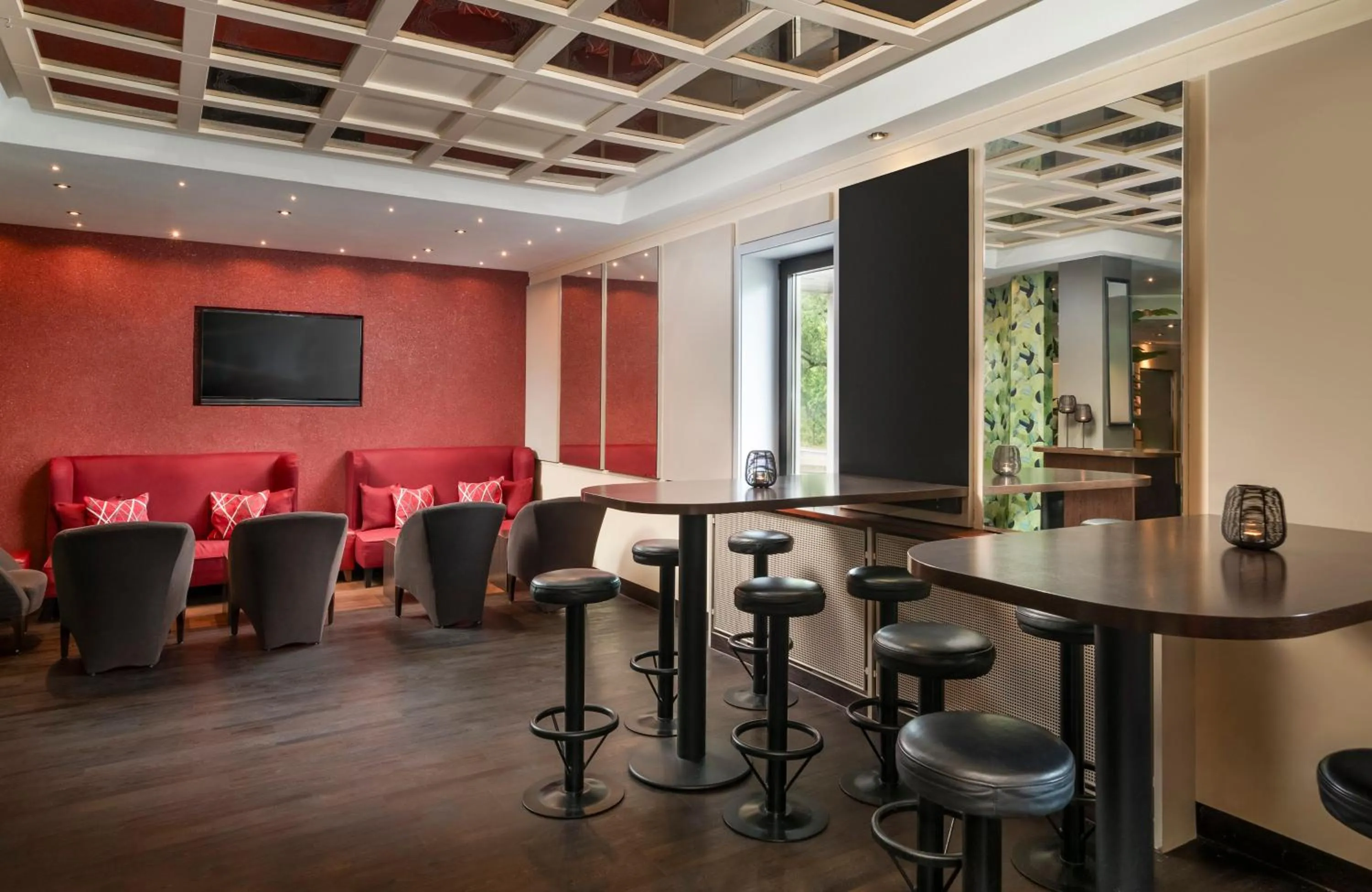 Lounge or bar in Leonardo Hotel Mönchengladbach