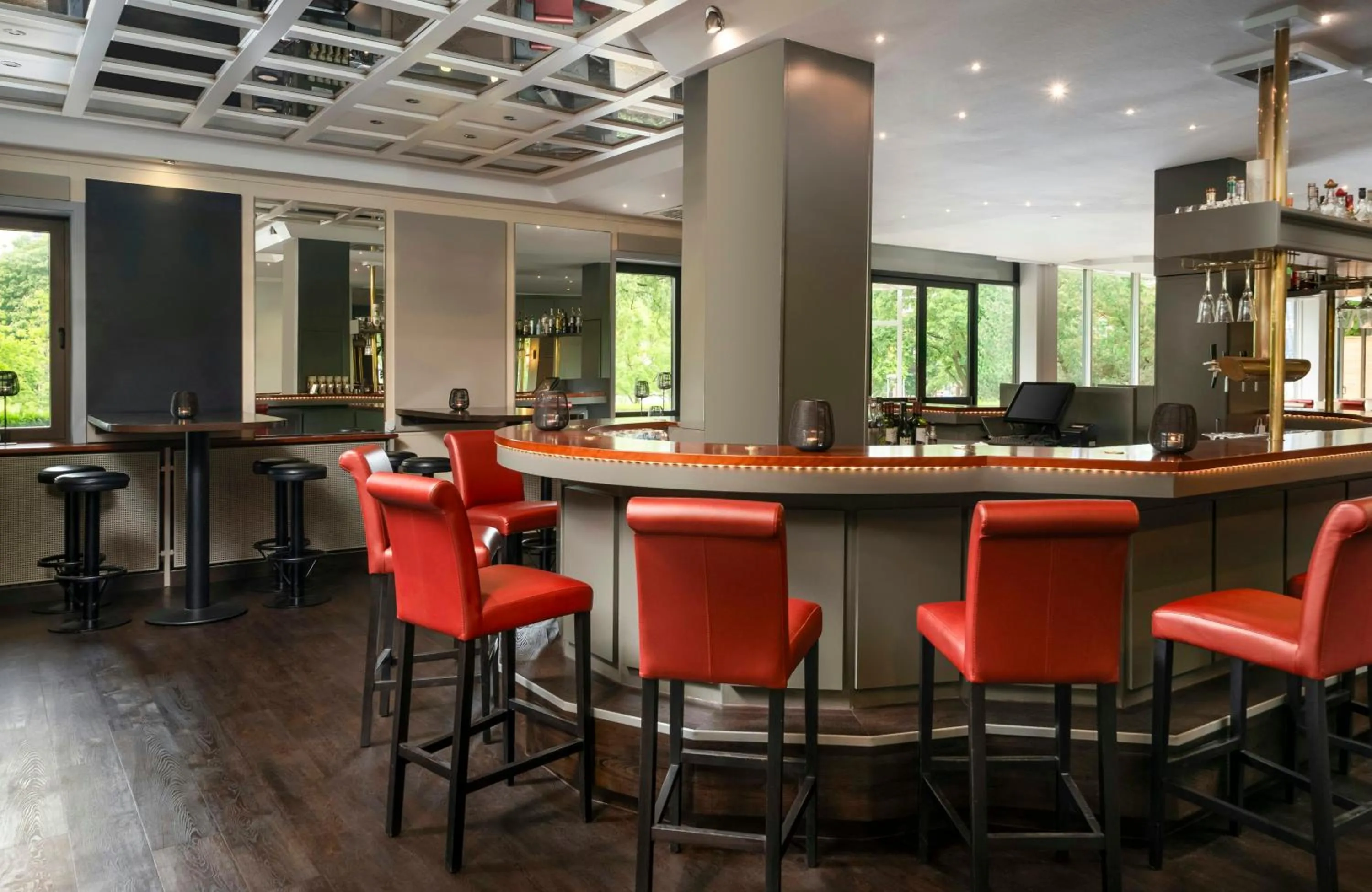 Lounge or bar in Leonardo Hotel Mönchengladbach