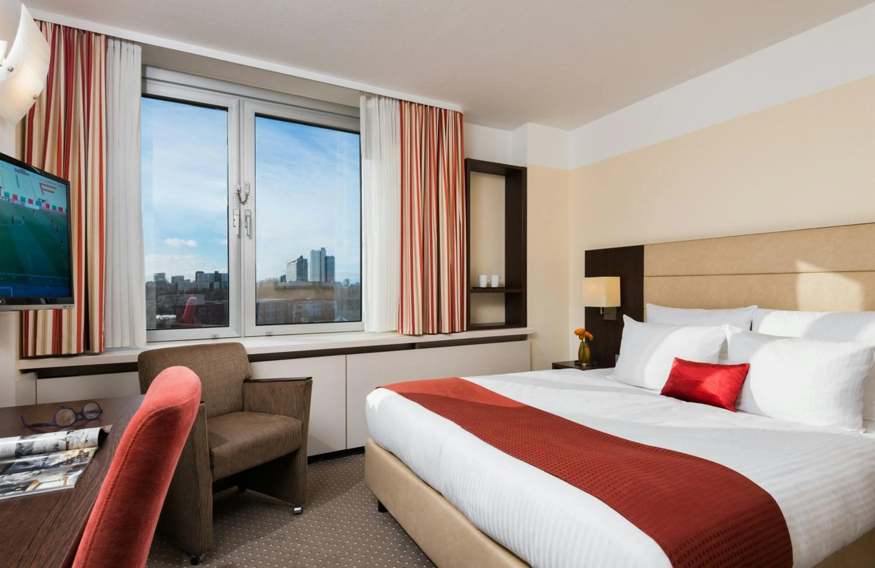 Photo of the whole room, Bed in Leonardo Hotel Munich Arabellapark