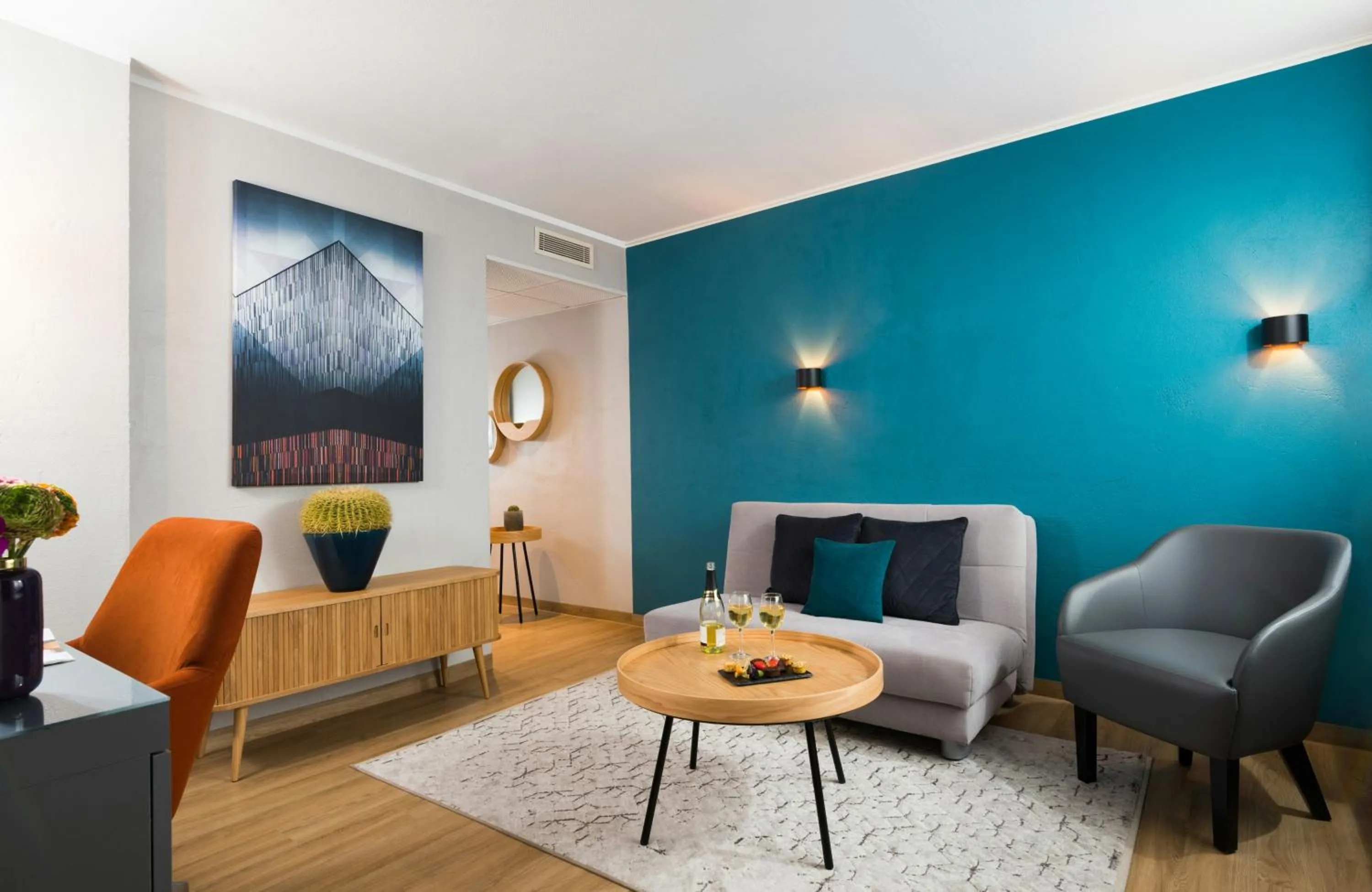 Photo of the whole room in Leonardo Hotel Munich Arabellapark