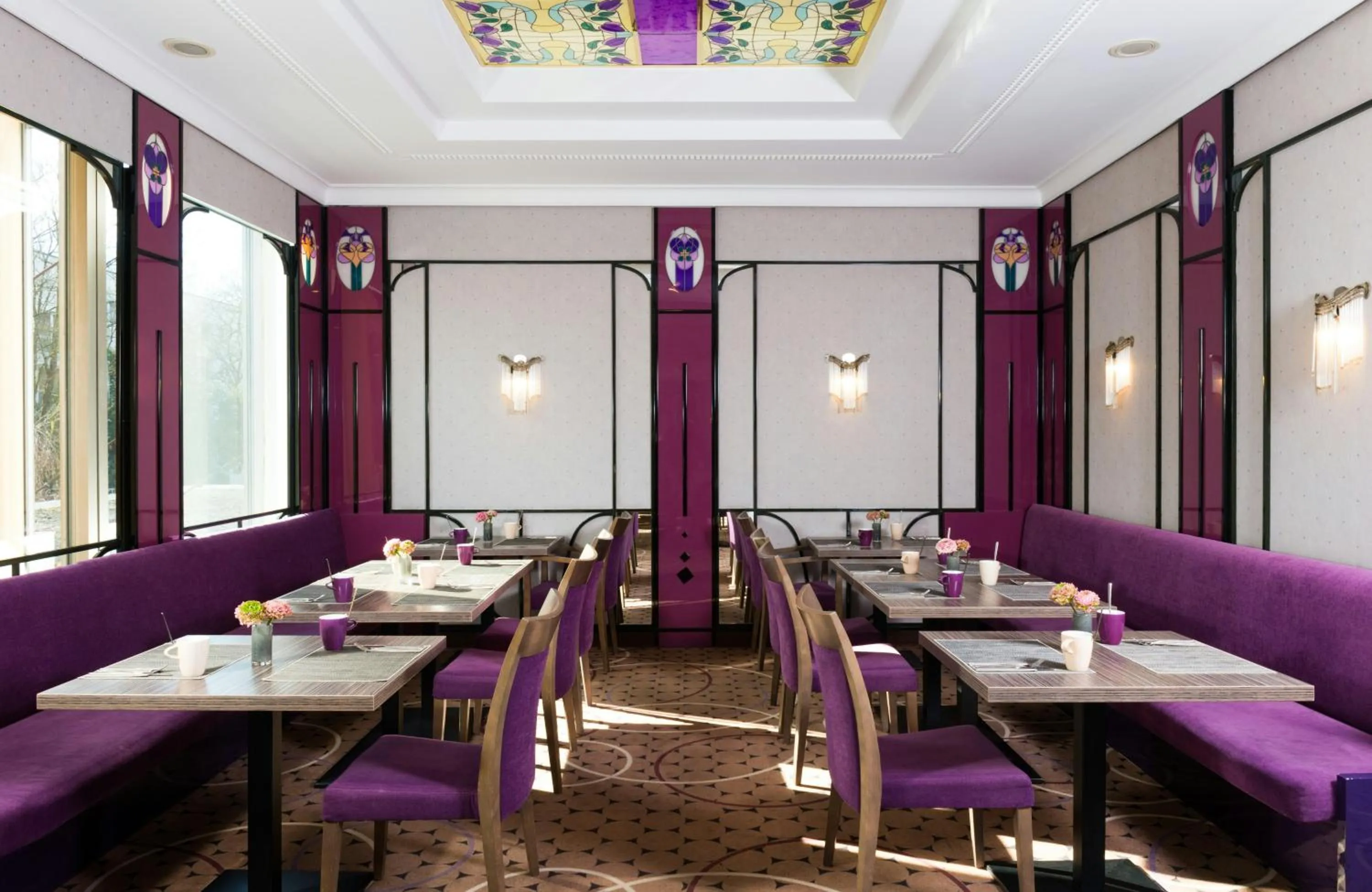 Restaurant/places to eat in Leonardo Hotel Munich Arabellapark