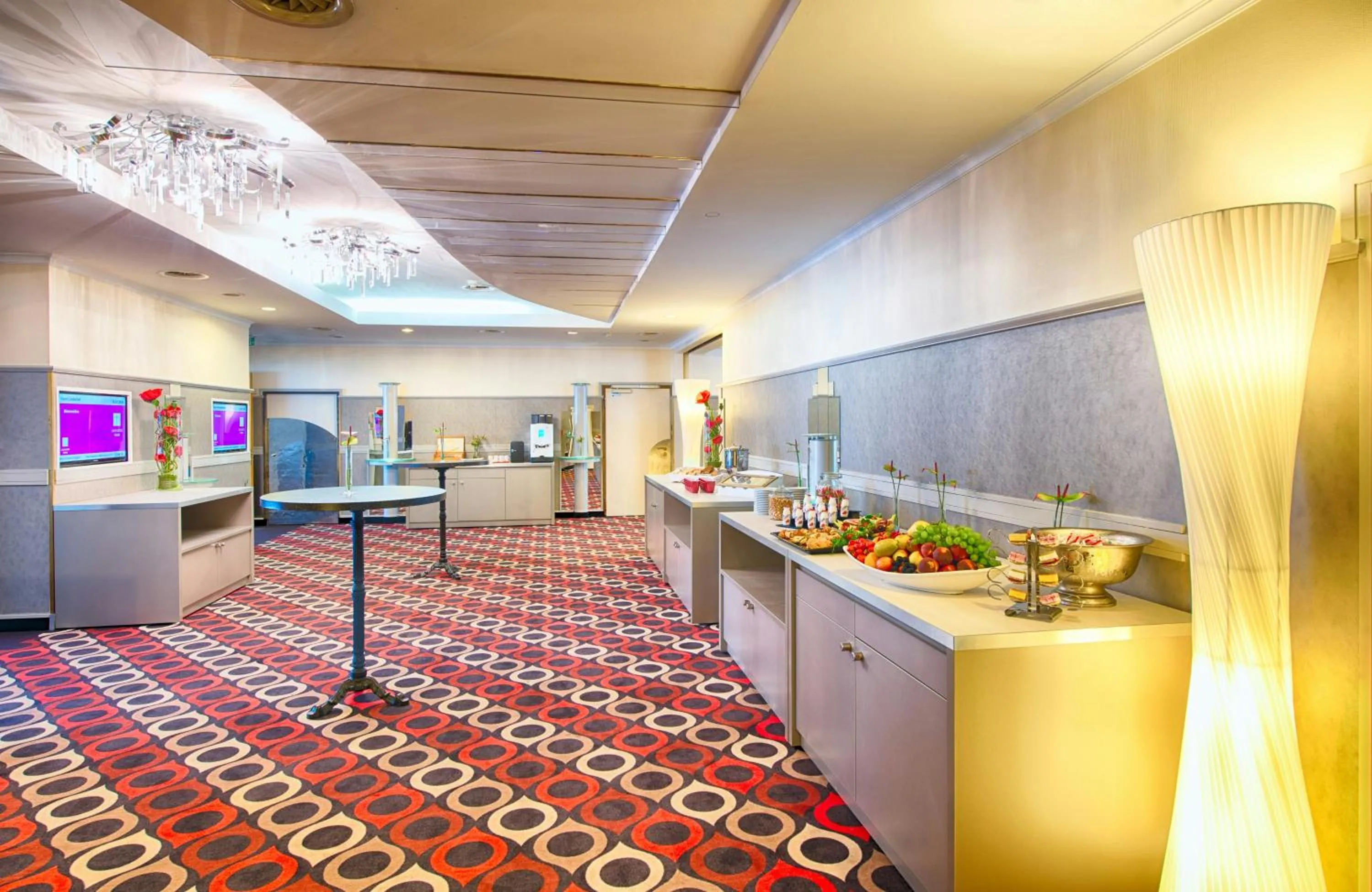 Meeting/conference room in Leonardo Hotel Munich Arabellapark