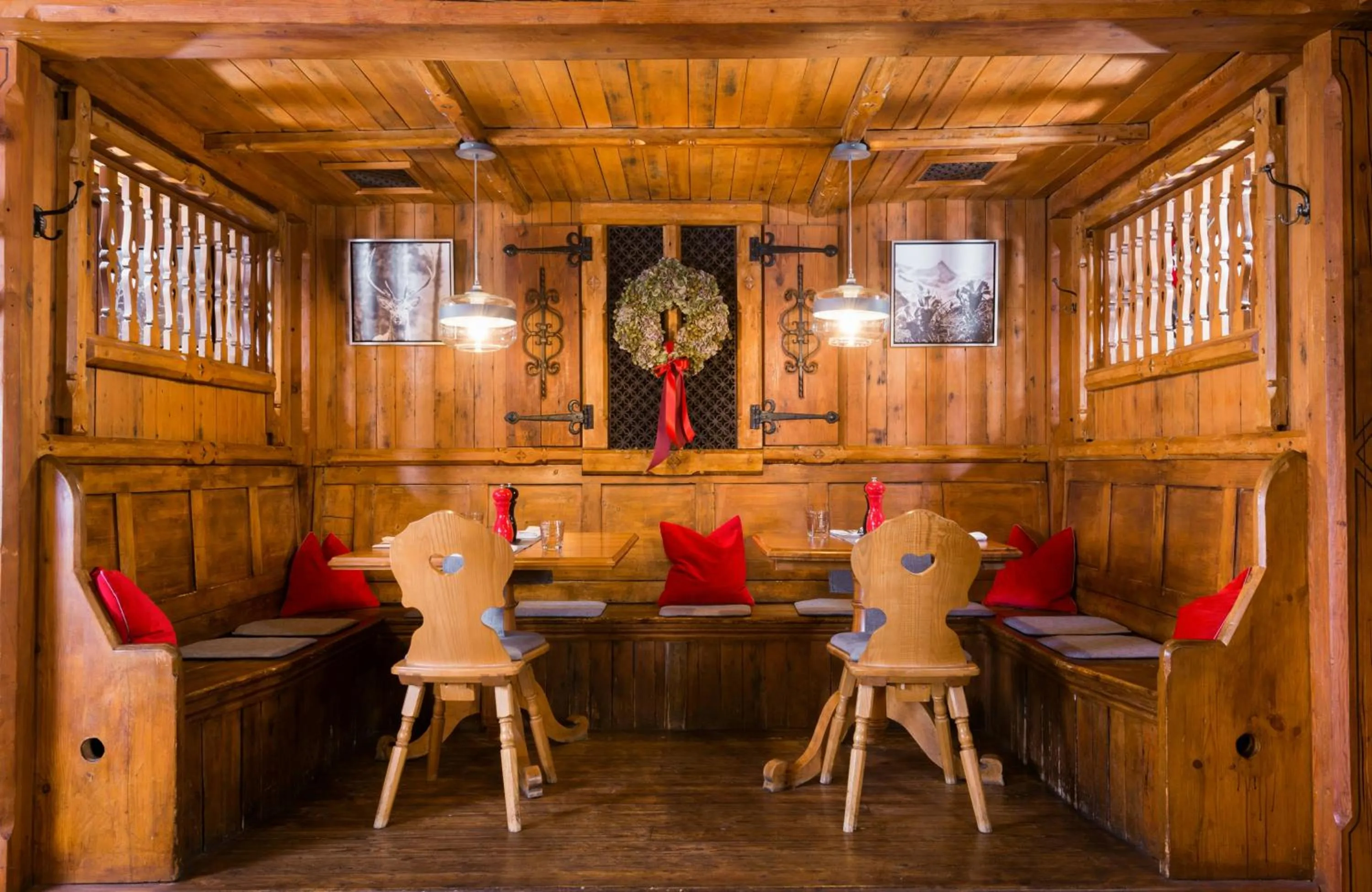 Lounge or bar in Leonardo Hotel Munich Arabellapark