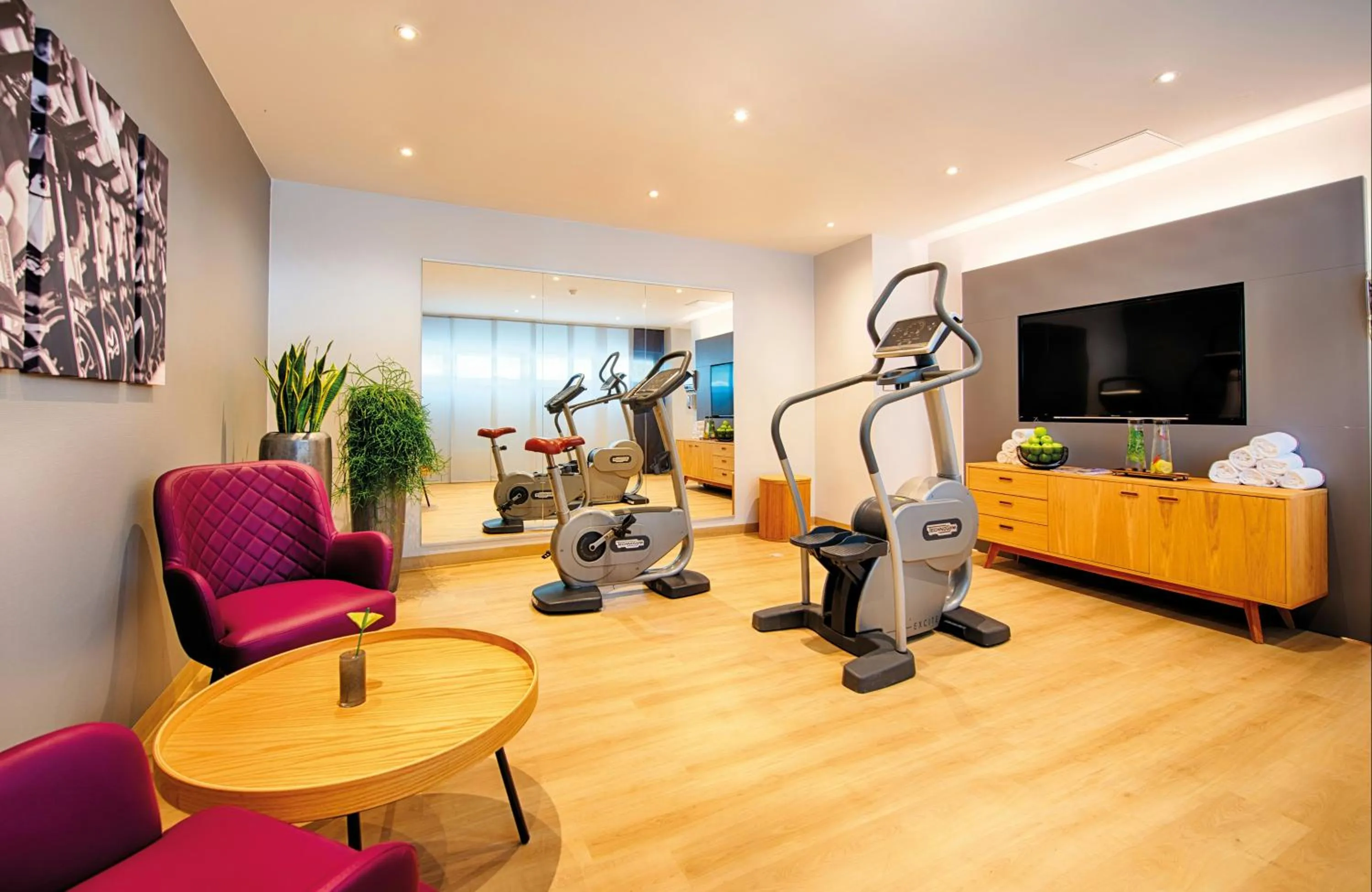 Fitness centre/facilities in Leonardo Hotel Munich Arabellapark