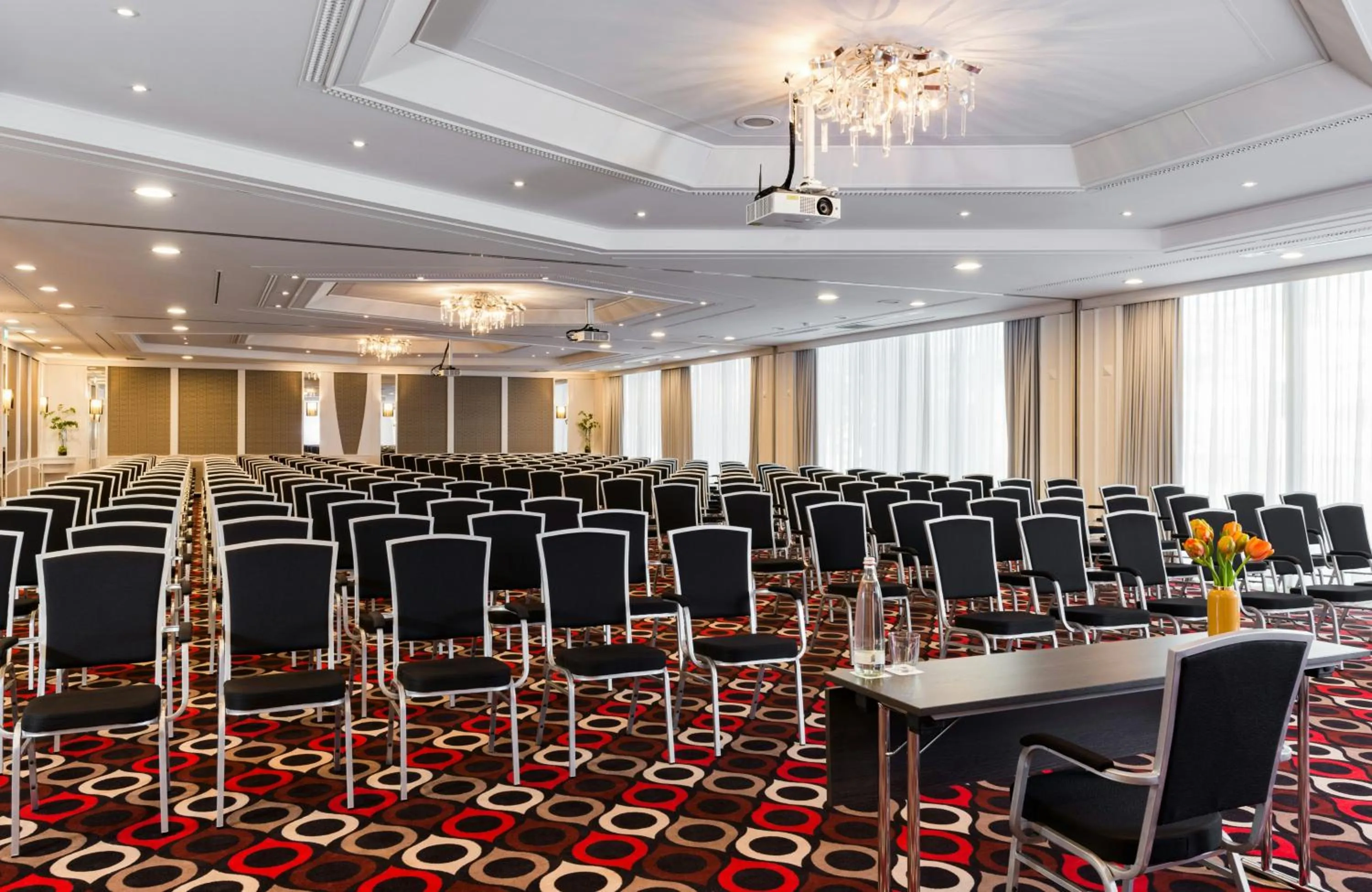 Meeting/conference room in Leonardo Hotel Munich Arabellapark