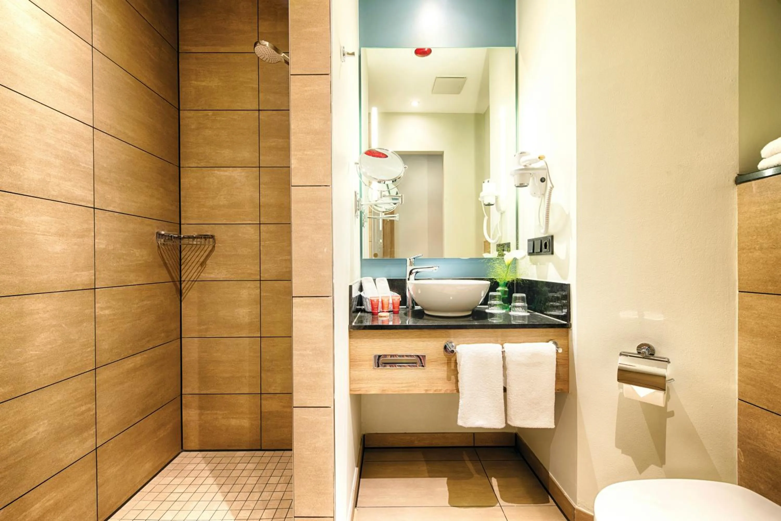 Bathroom in Leonardo Hotel Wolfsburg City Center