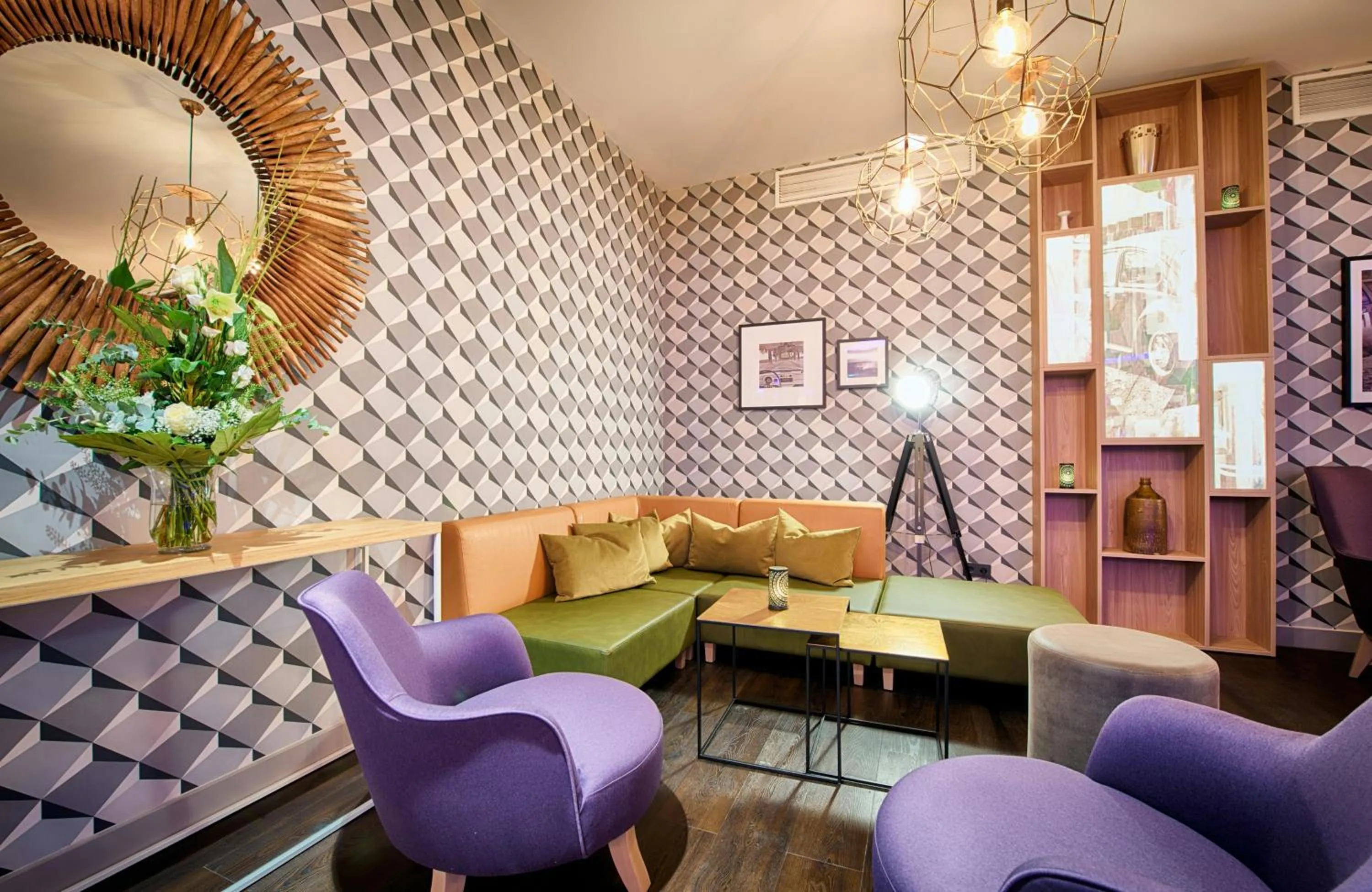 Lounge or bar in Leonardo Hotel Wolfsburg City Center