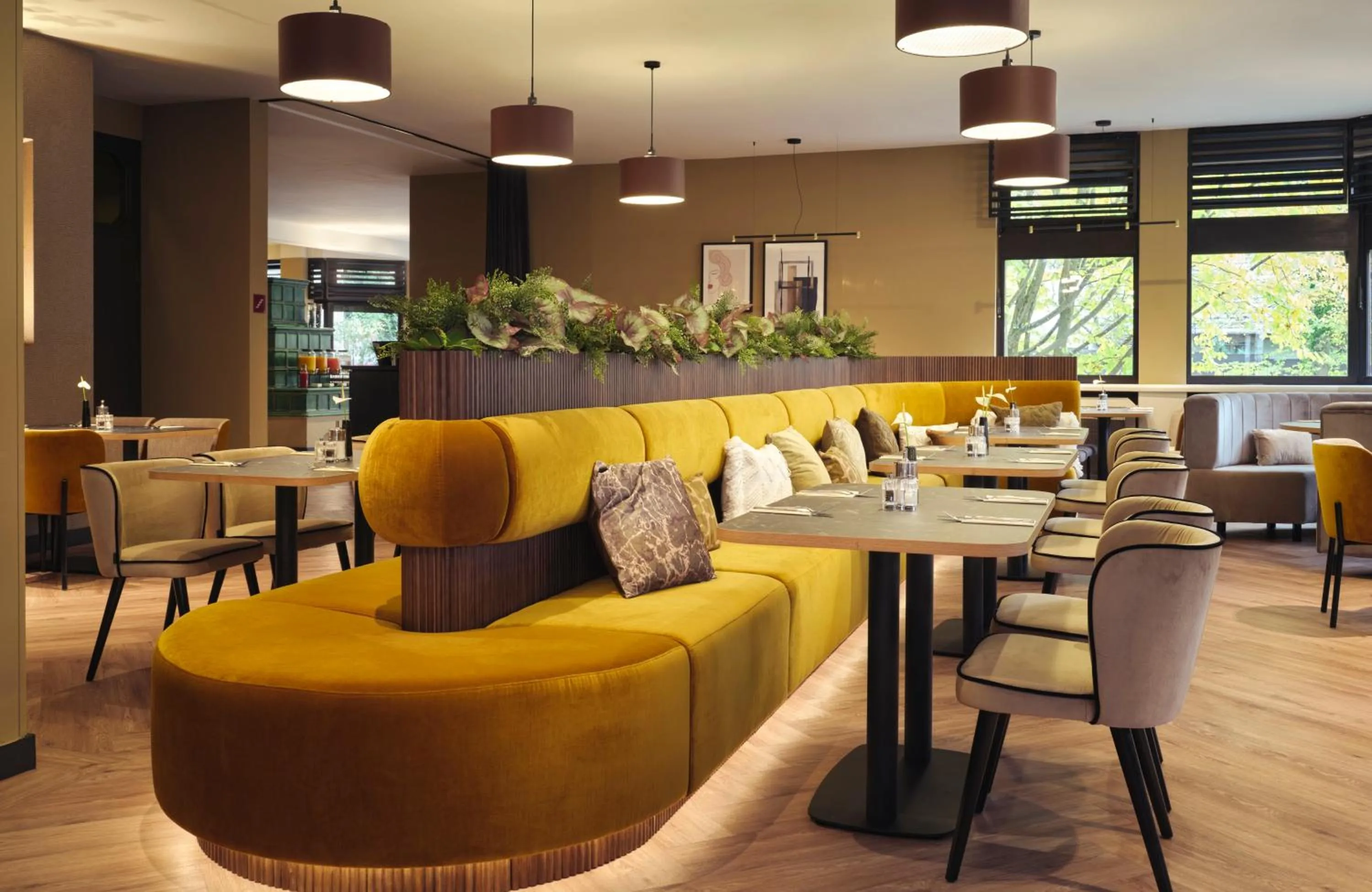 Restaurant/places to eat in Leonardo Royal Hotel Baden- Baden