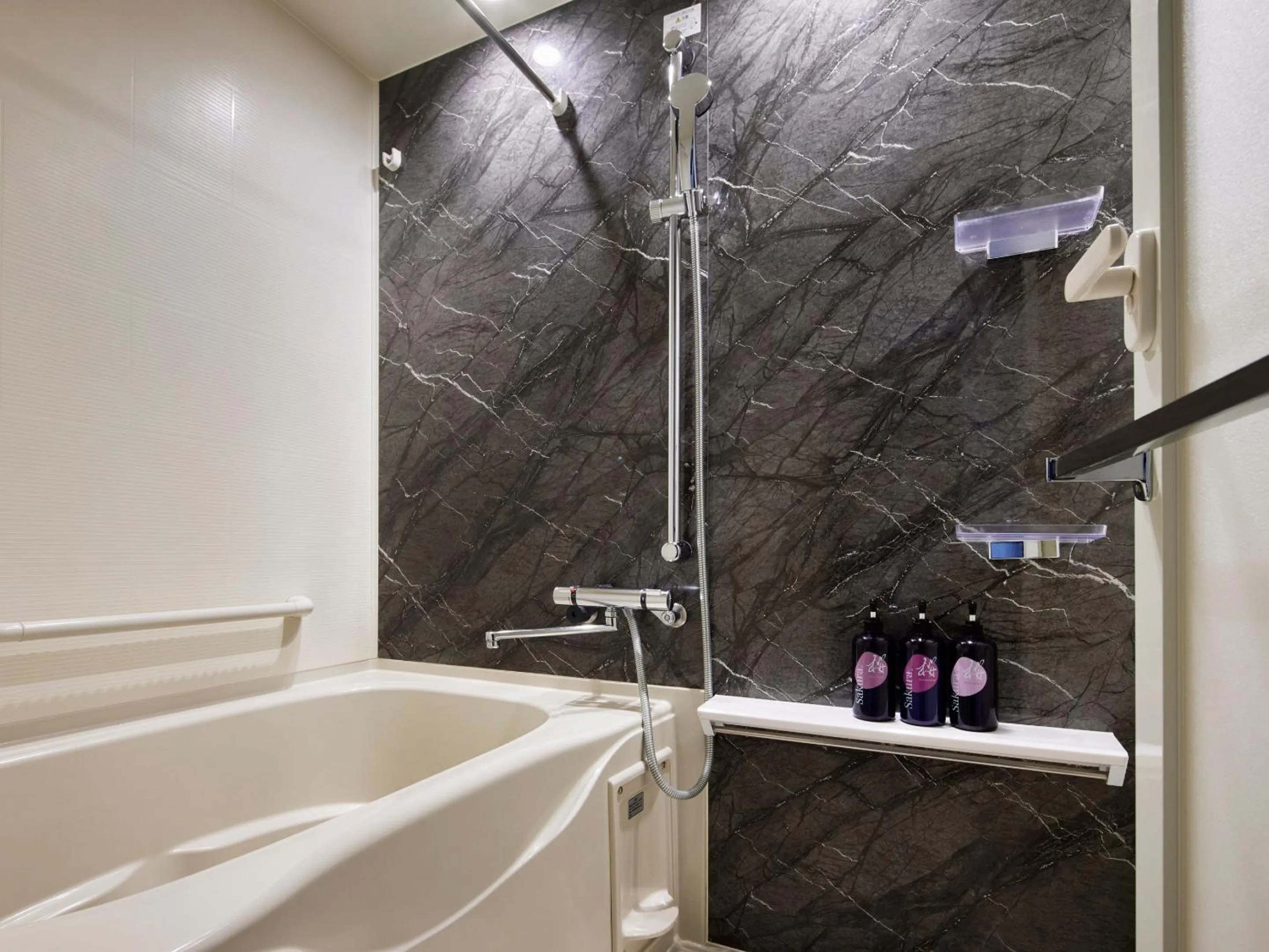 Shower in Minn Nishi Kasai