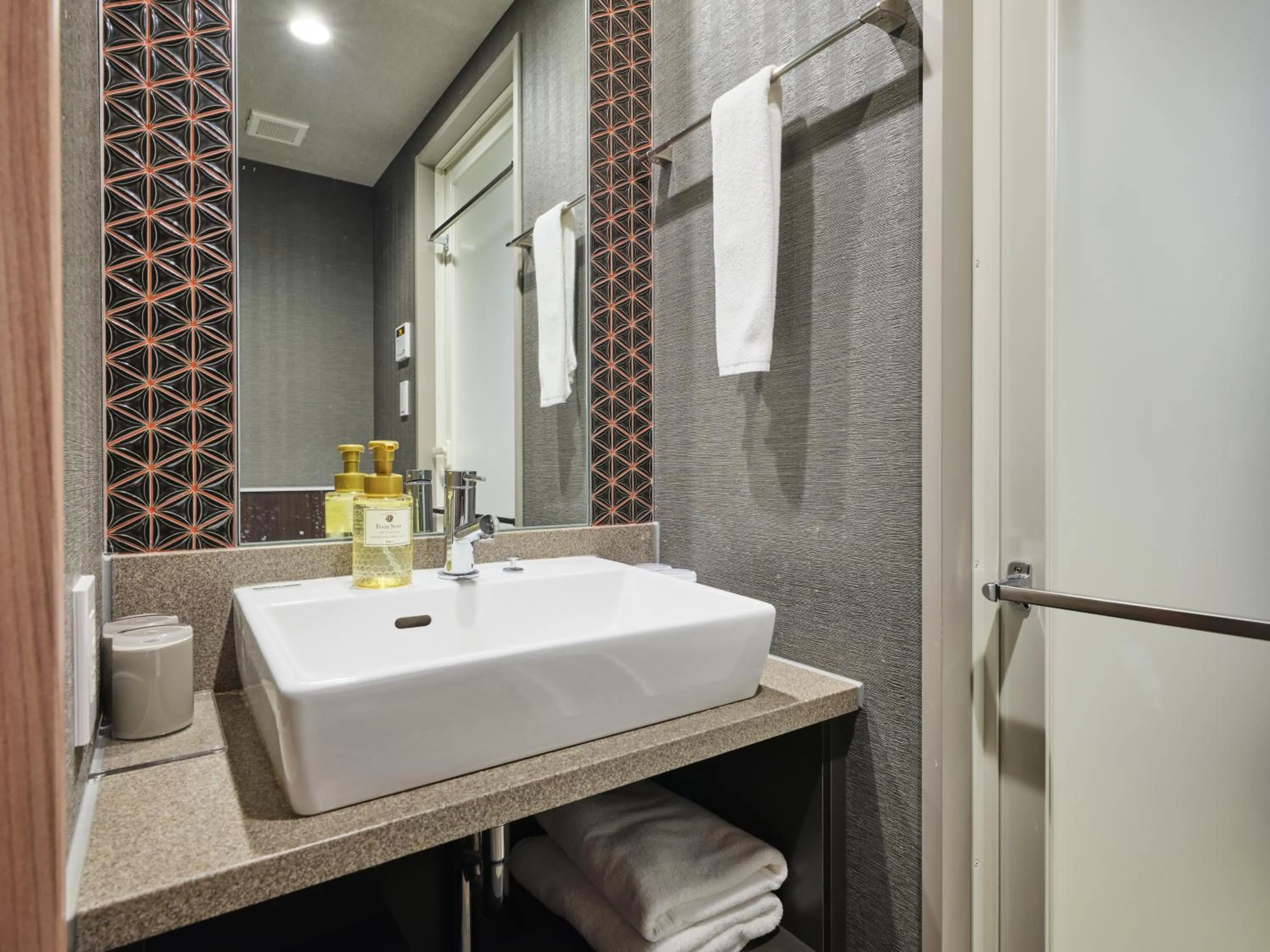 MONday Apart Nihonbashi Ningyocho