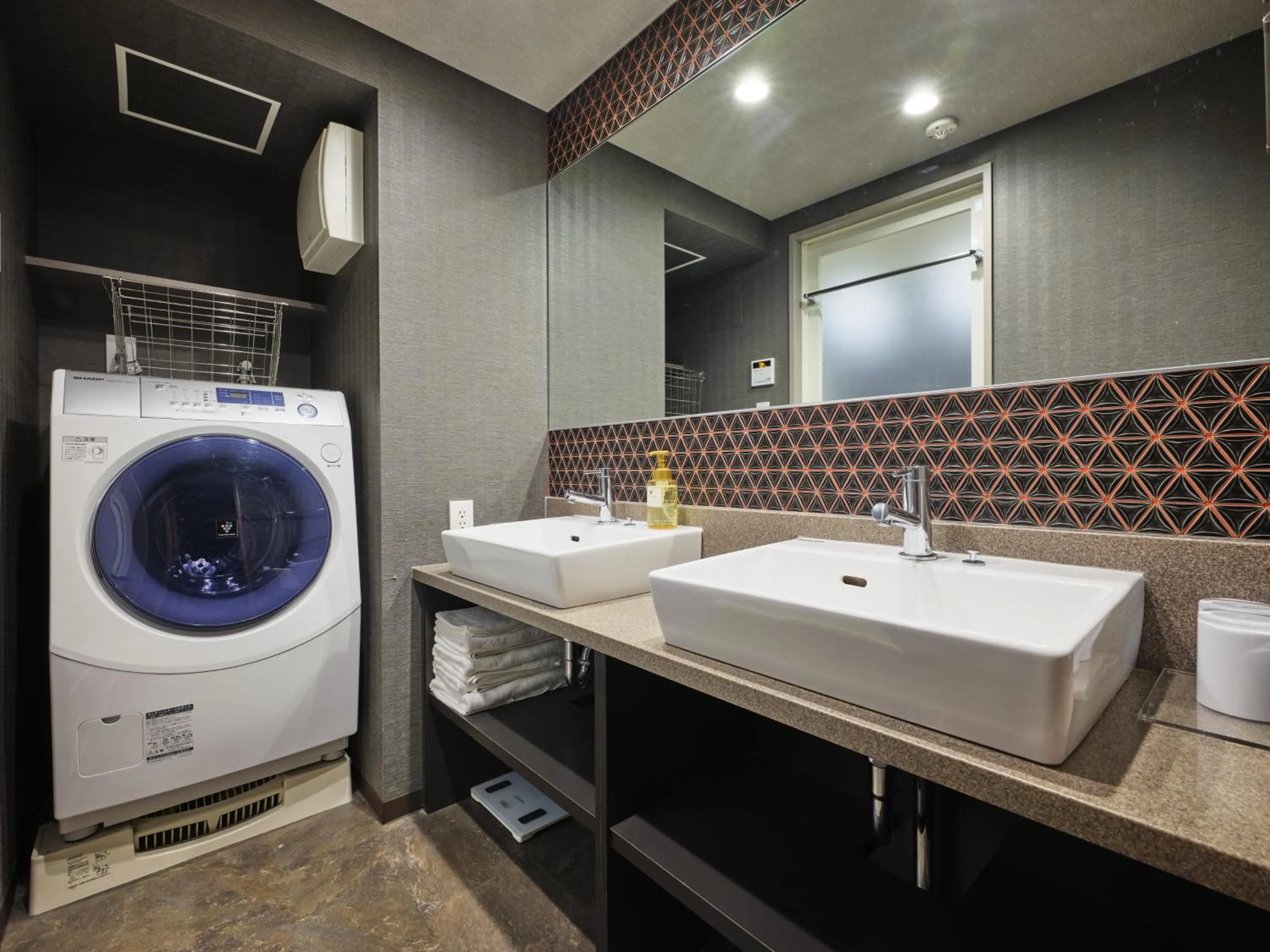 MONday Apart Nihonbashi Ningyocho