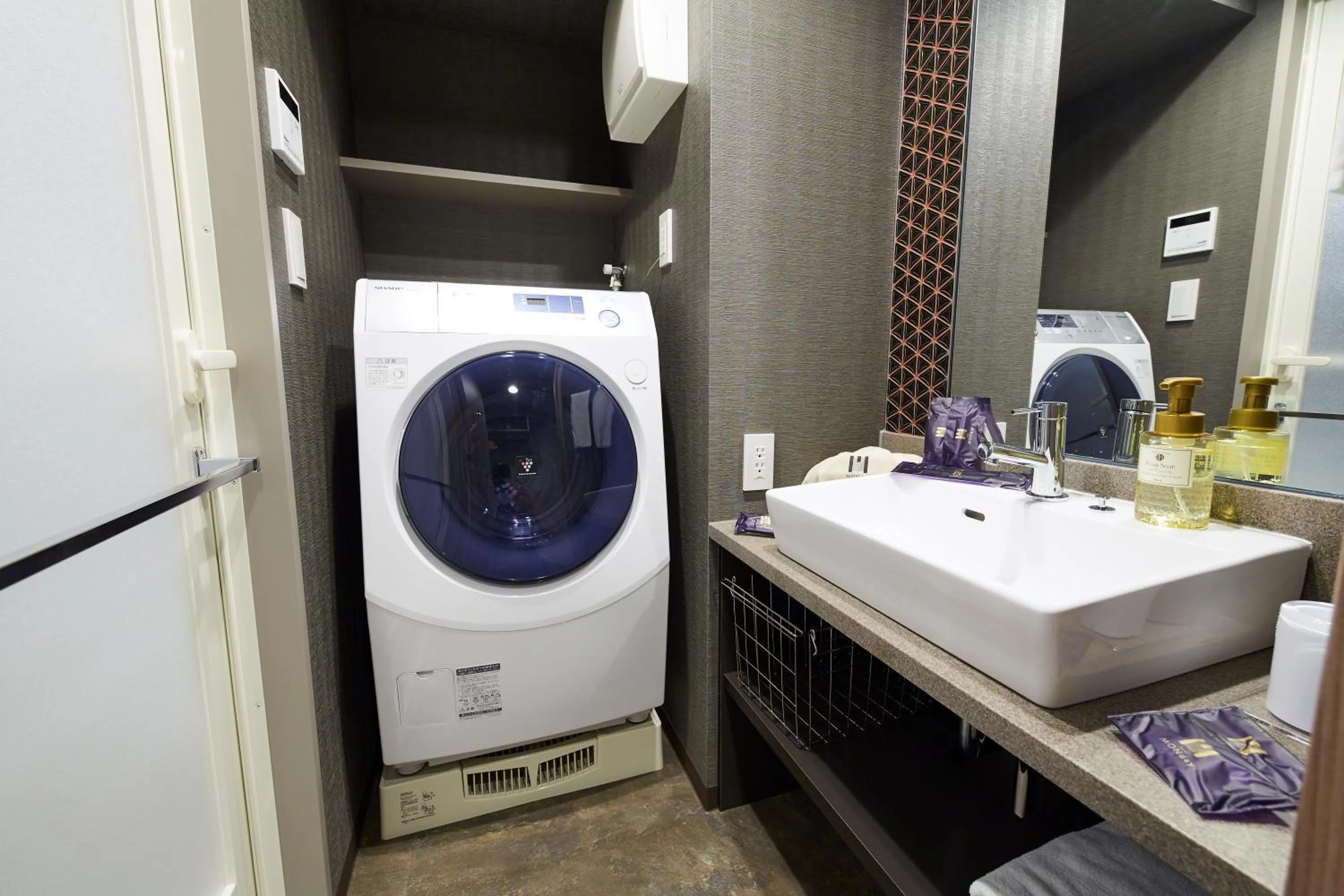 Photo of the whole room in MONday Apart Nihonbashi Ningyocho