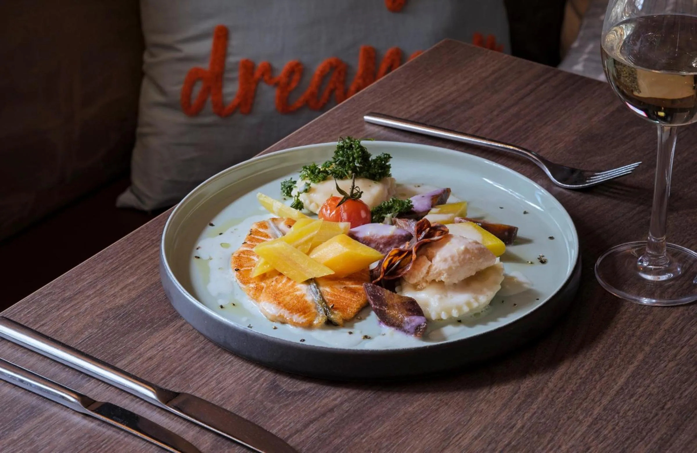 Restaurant/places to eat in Leonardo Hotel Hamburg City Nord