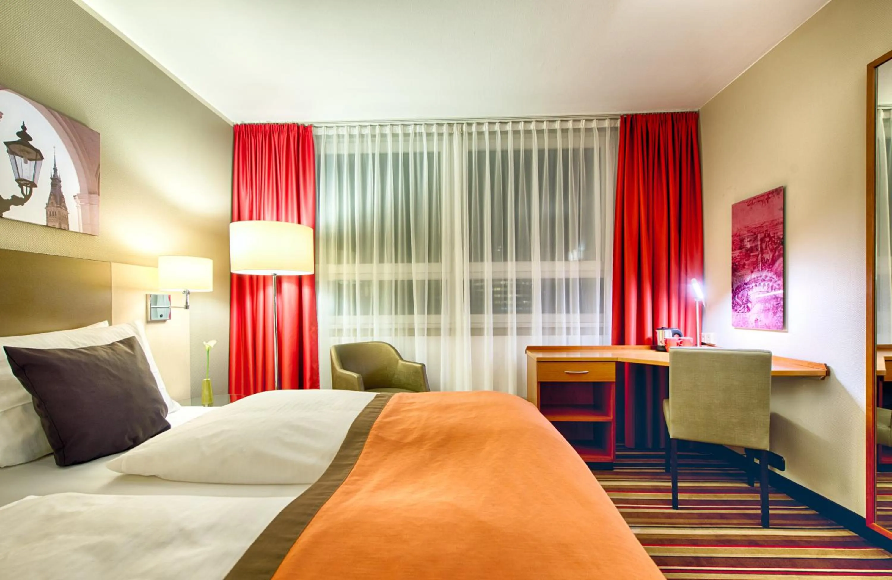 Bedroom, Bed in Leonardo Hotel Hamburg City Nord