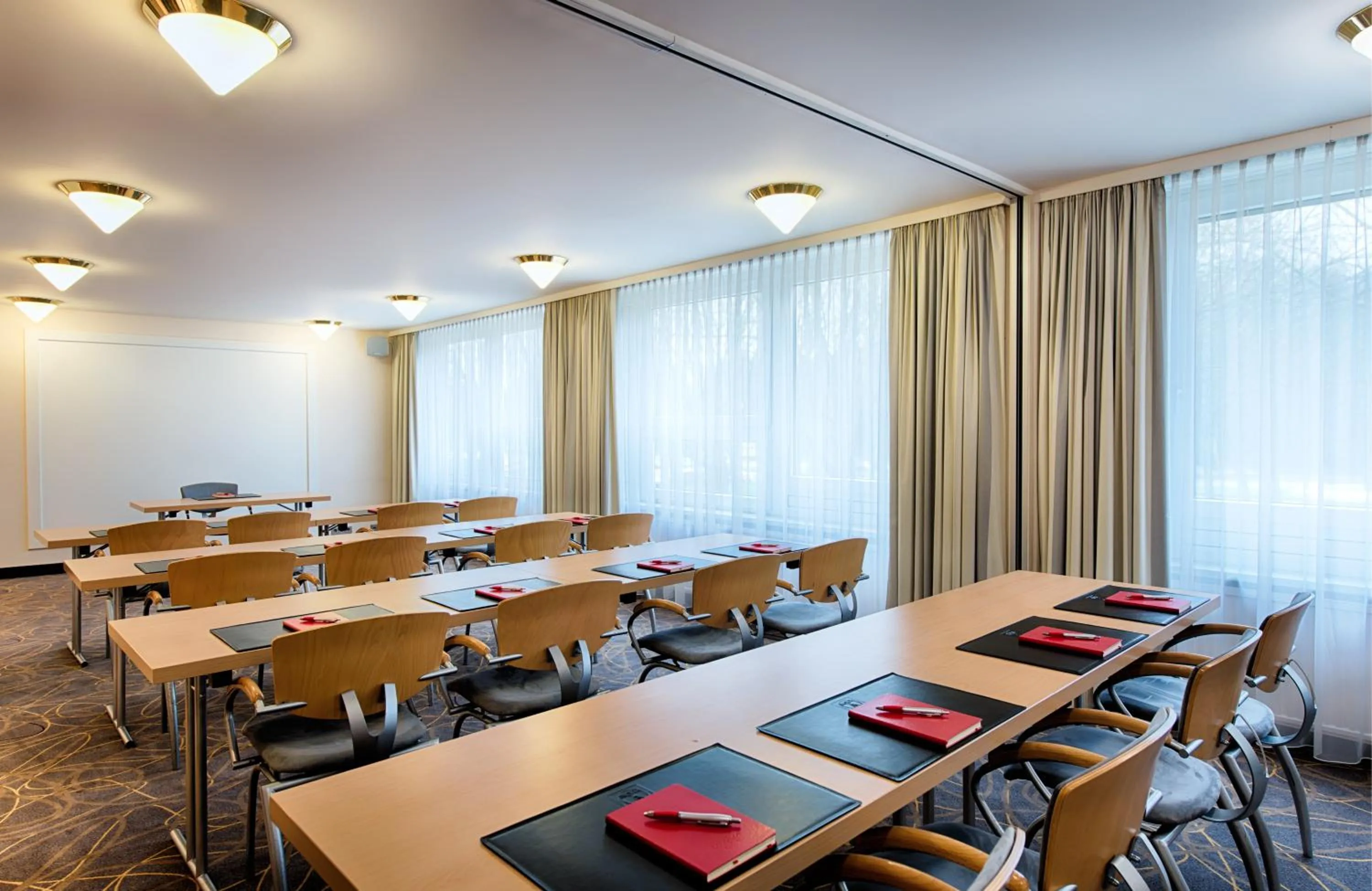 Meeting/conference room in Leonardo Hotel Hamburg City Nord